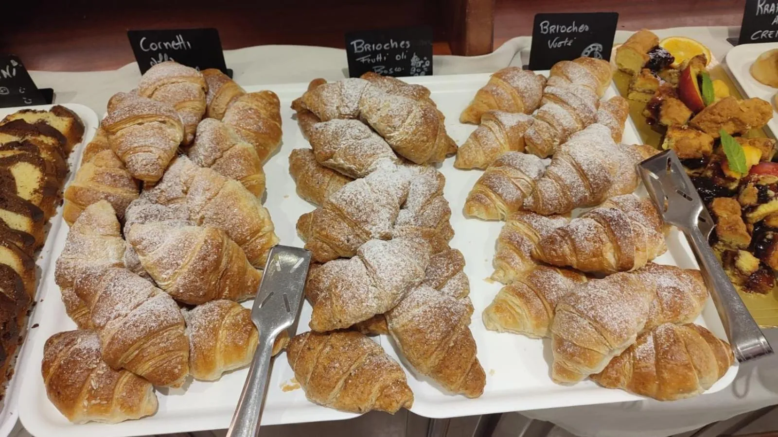 Breakfast in Hotel Oasi