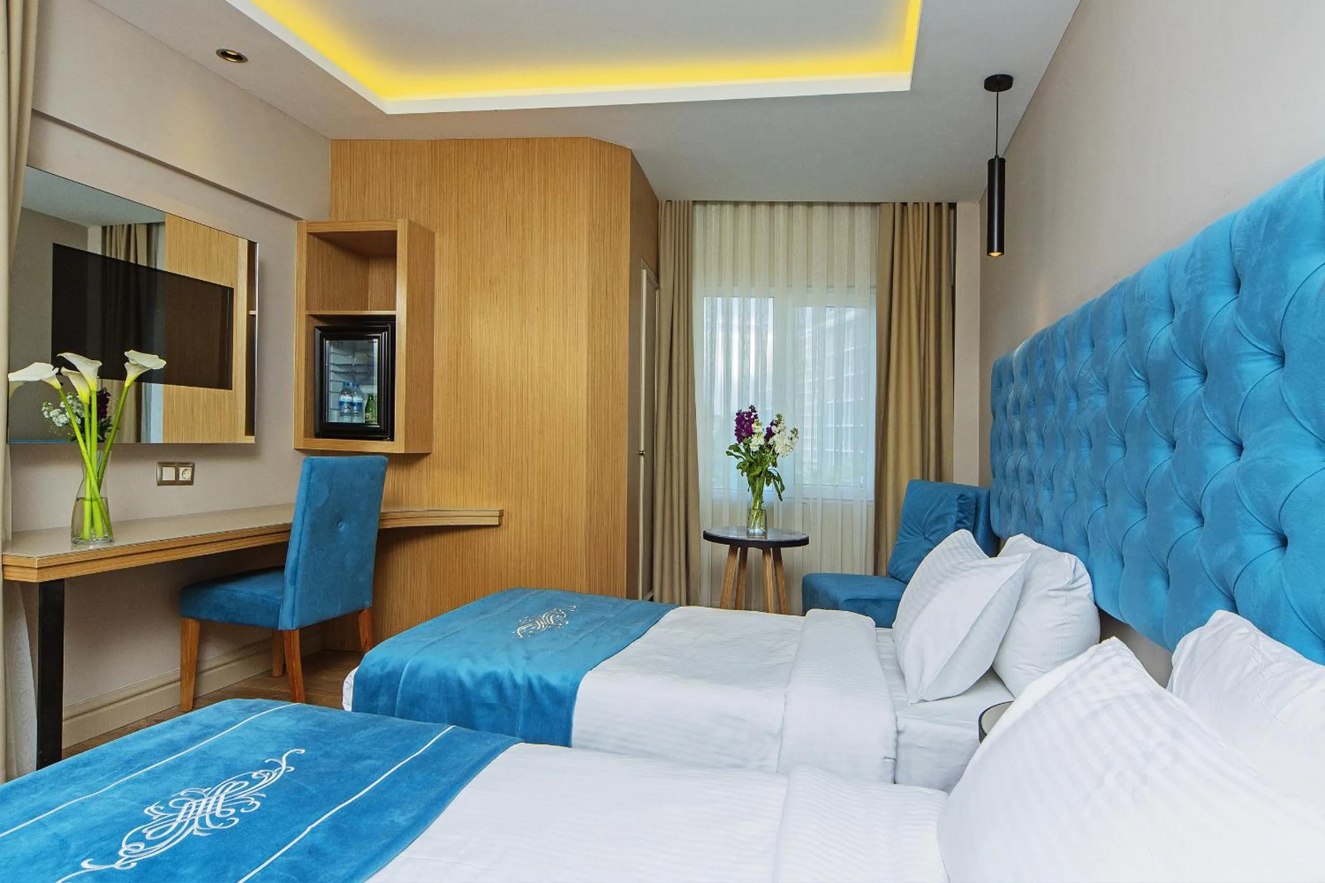 Photo of the whole room, Bed in History Hotel