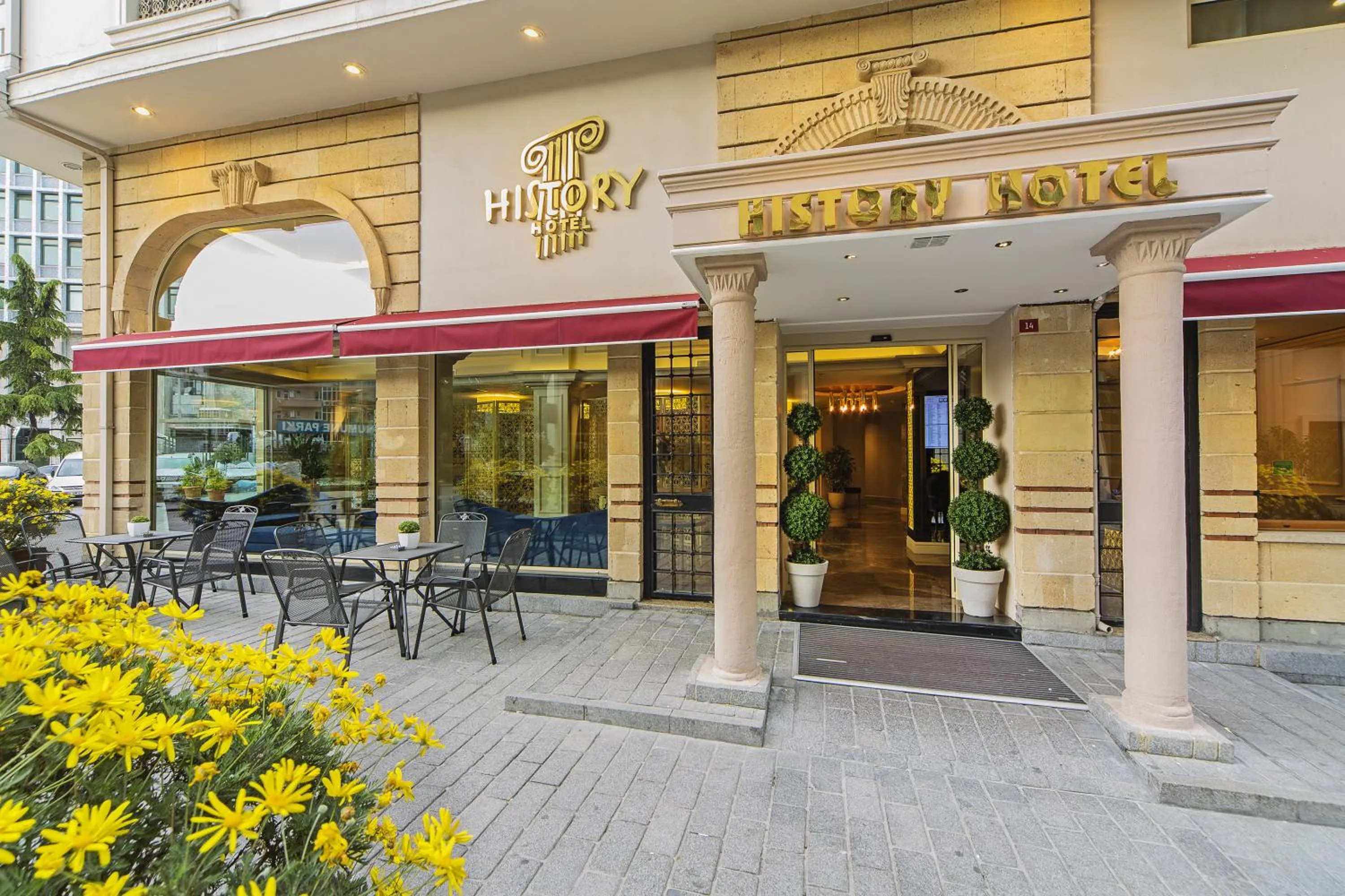 Facade/entrance in History Hotel