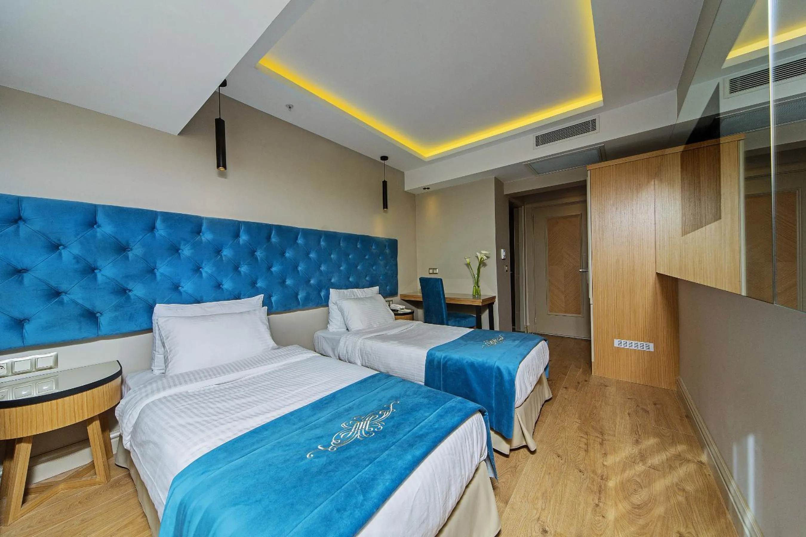 Photo of the whole room, Bed in History Hotel