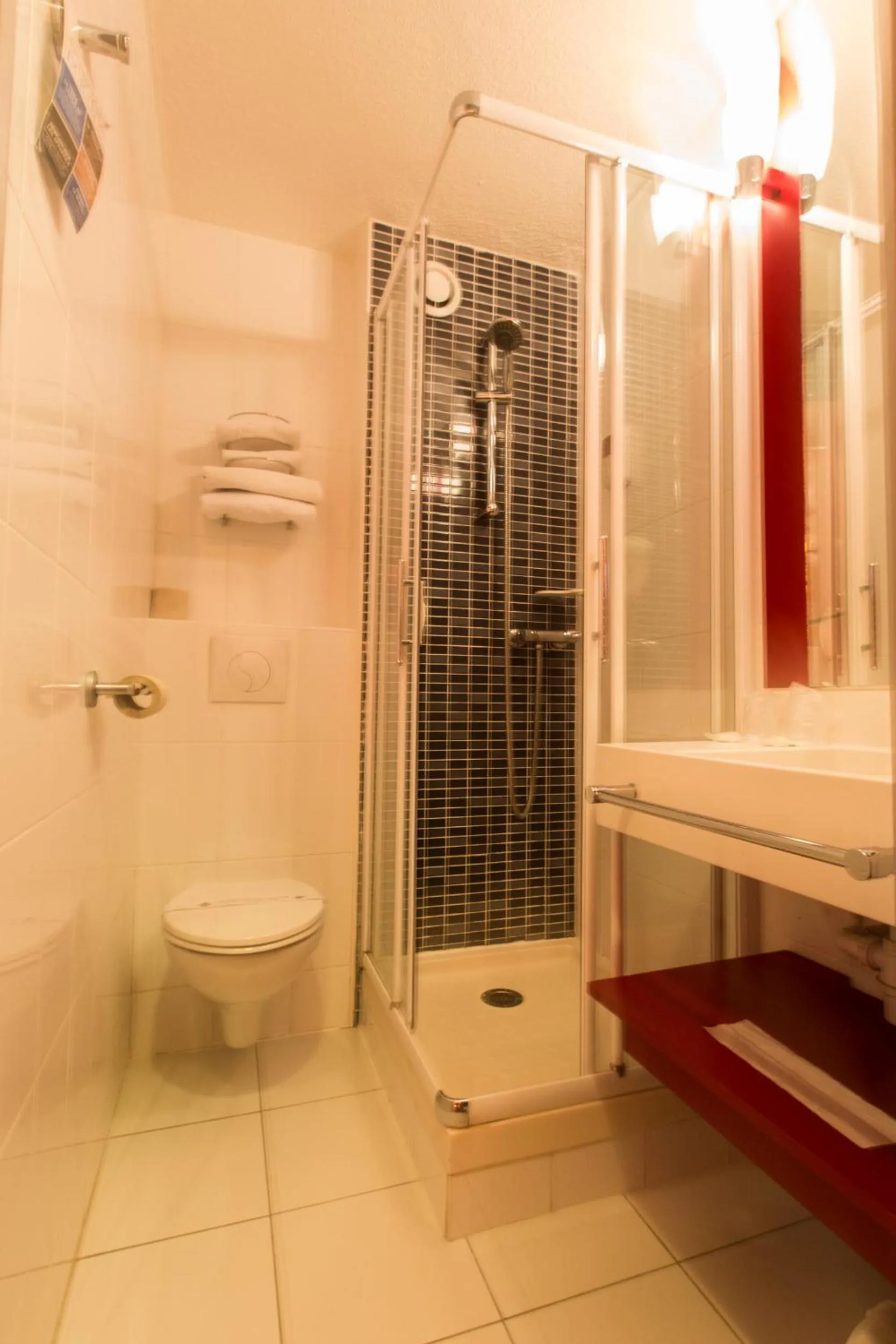 Shower in Hotel Inn Design Sedan