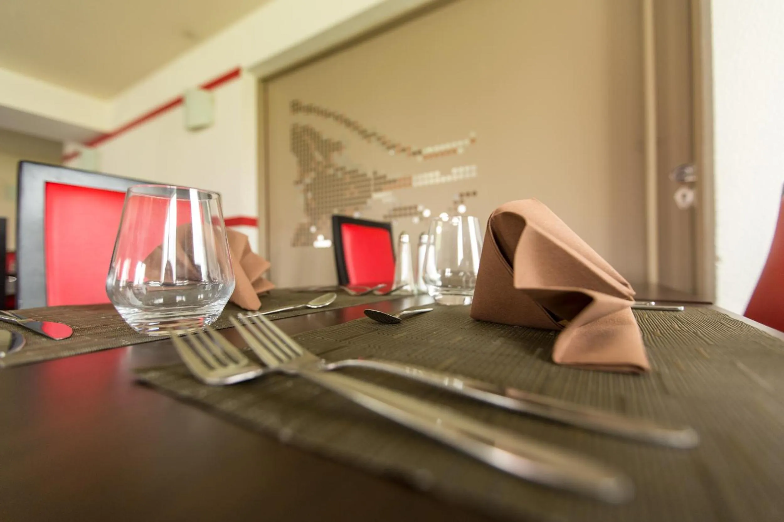 Restaurant/places to eat in Hotel Inn Design Sedan