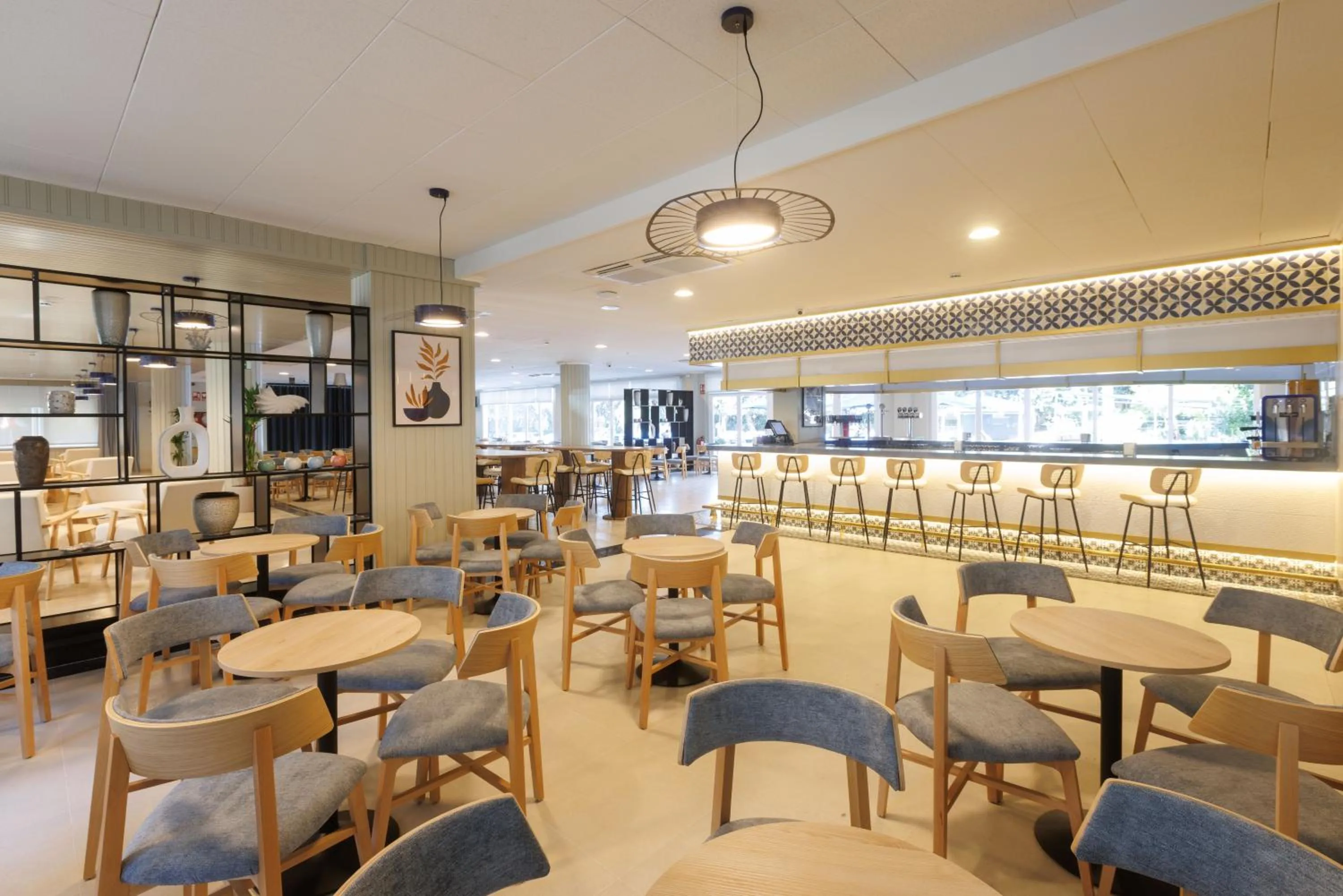 Lounge or bar in Ponient Marinada by PortAventura World