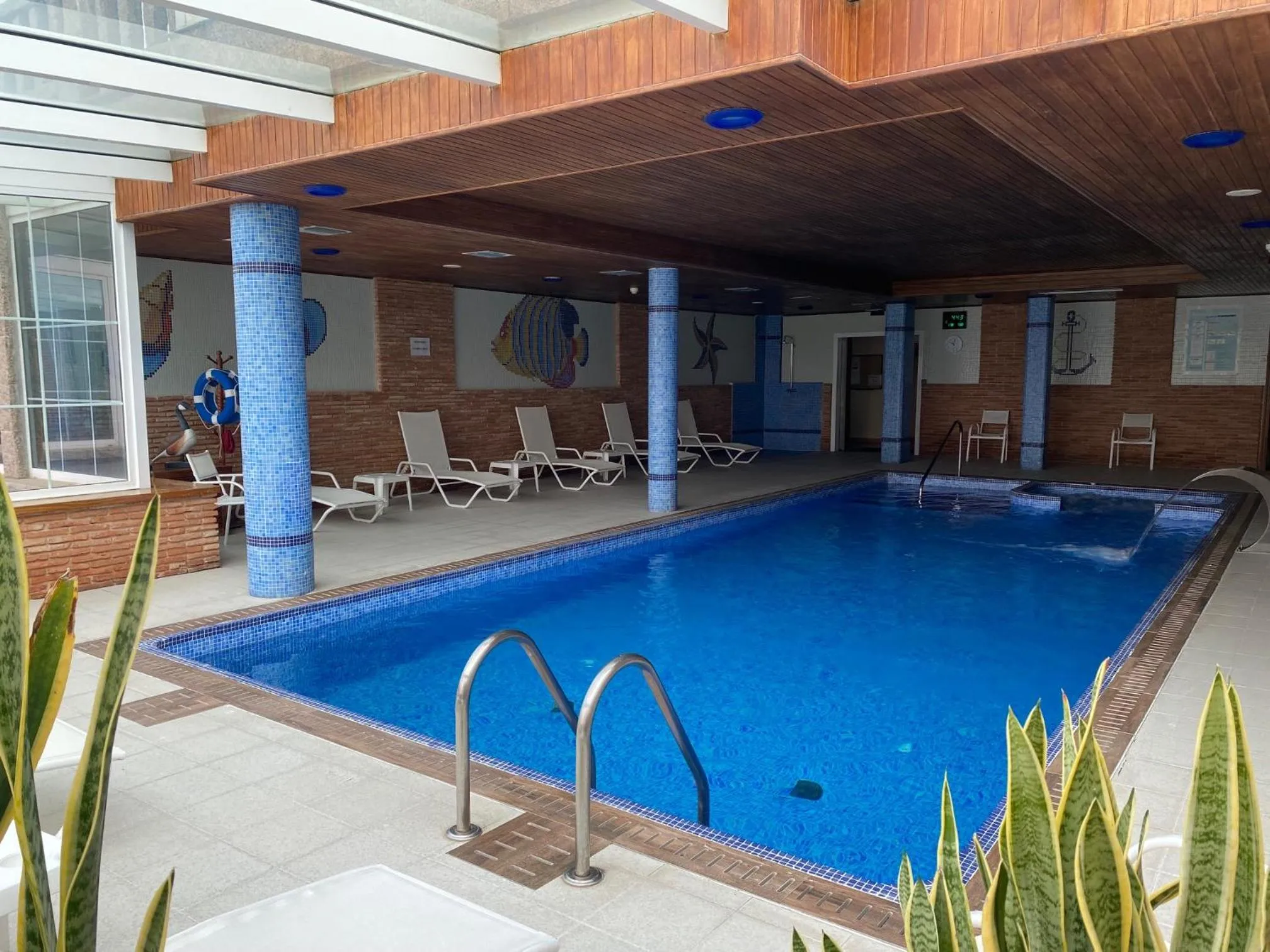 Swimming pool in APARTHOTEL CABICASTRO Tres estrellas superior