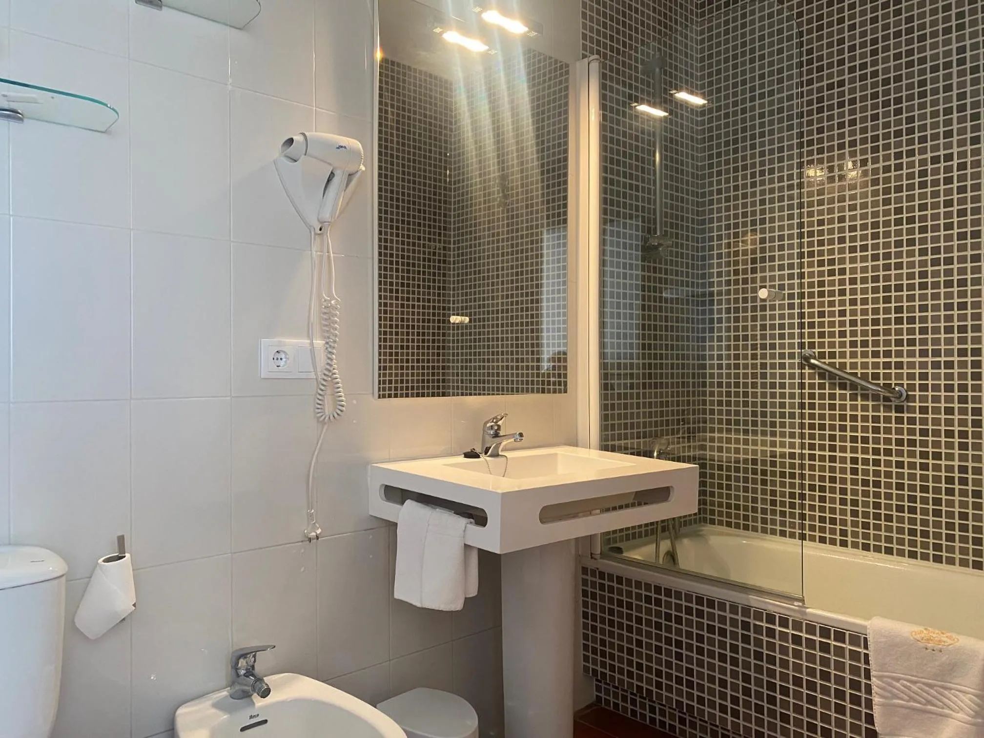 Bathroom in APARTHOTEL CABICASTRO Tres estrellas superior