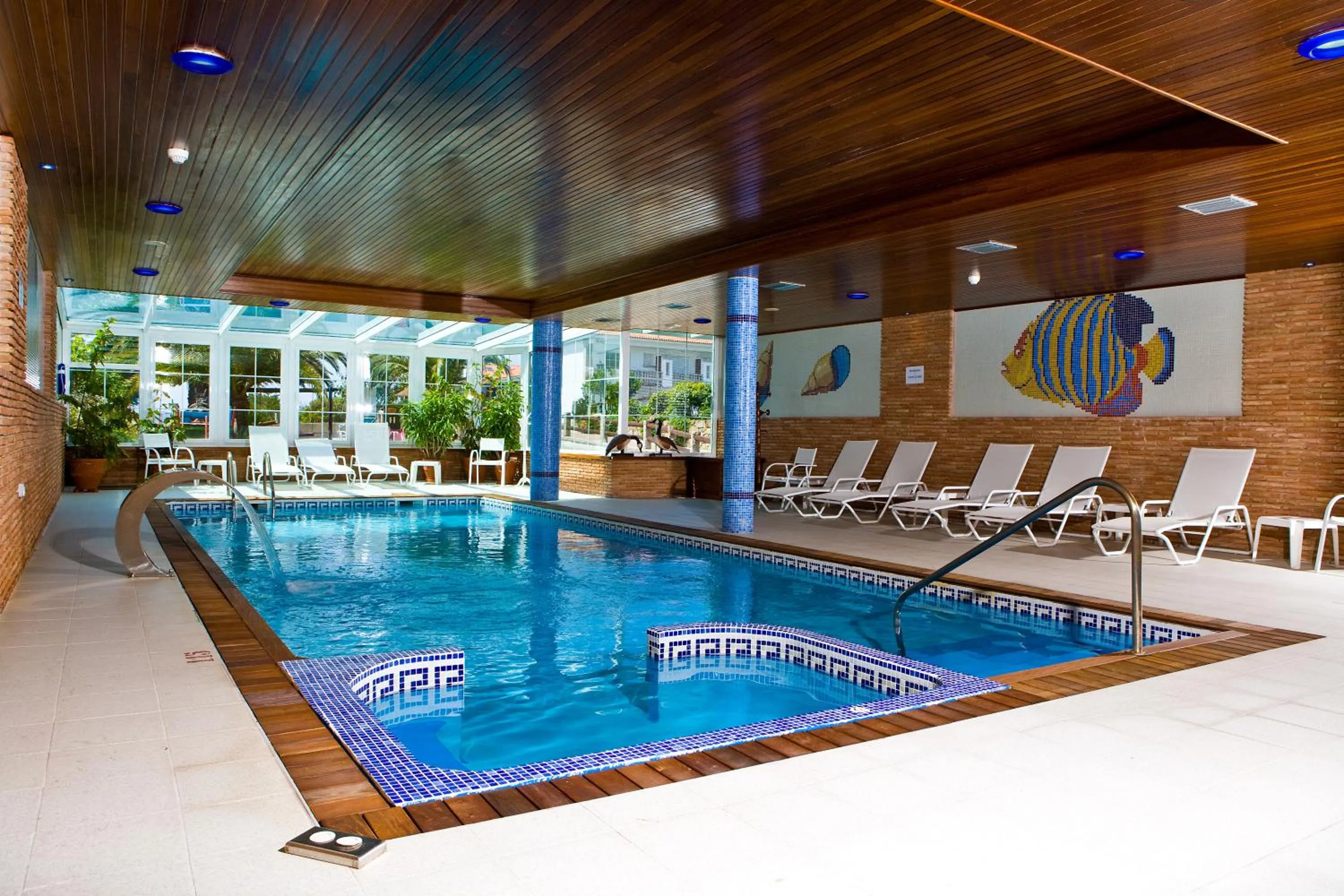 Swimming pool in APARTHOTEL CABICASTRO Tres estrellas superior