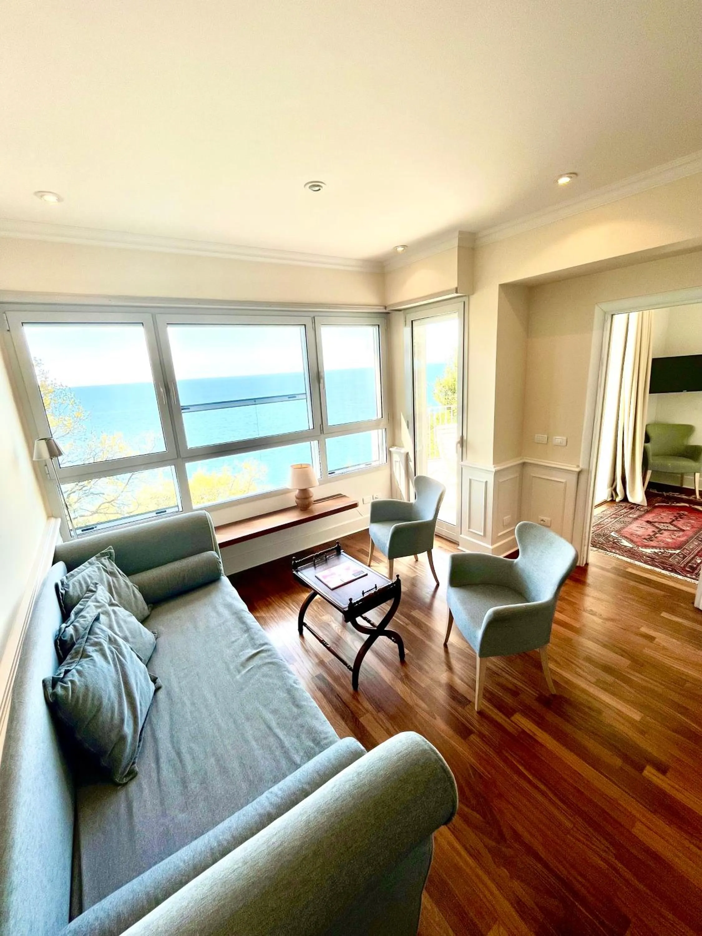 Hotel Riviera & Maximilian's