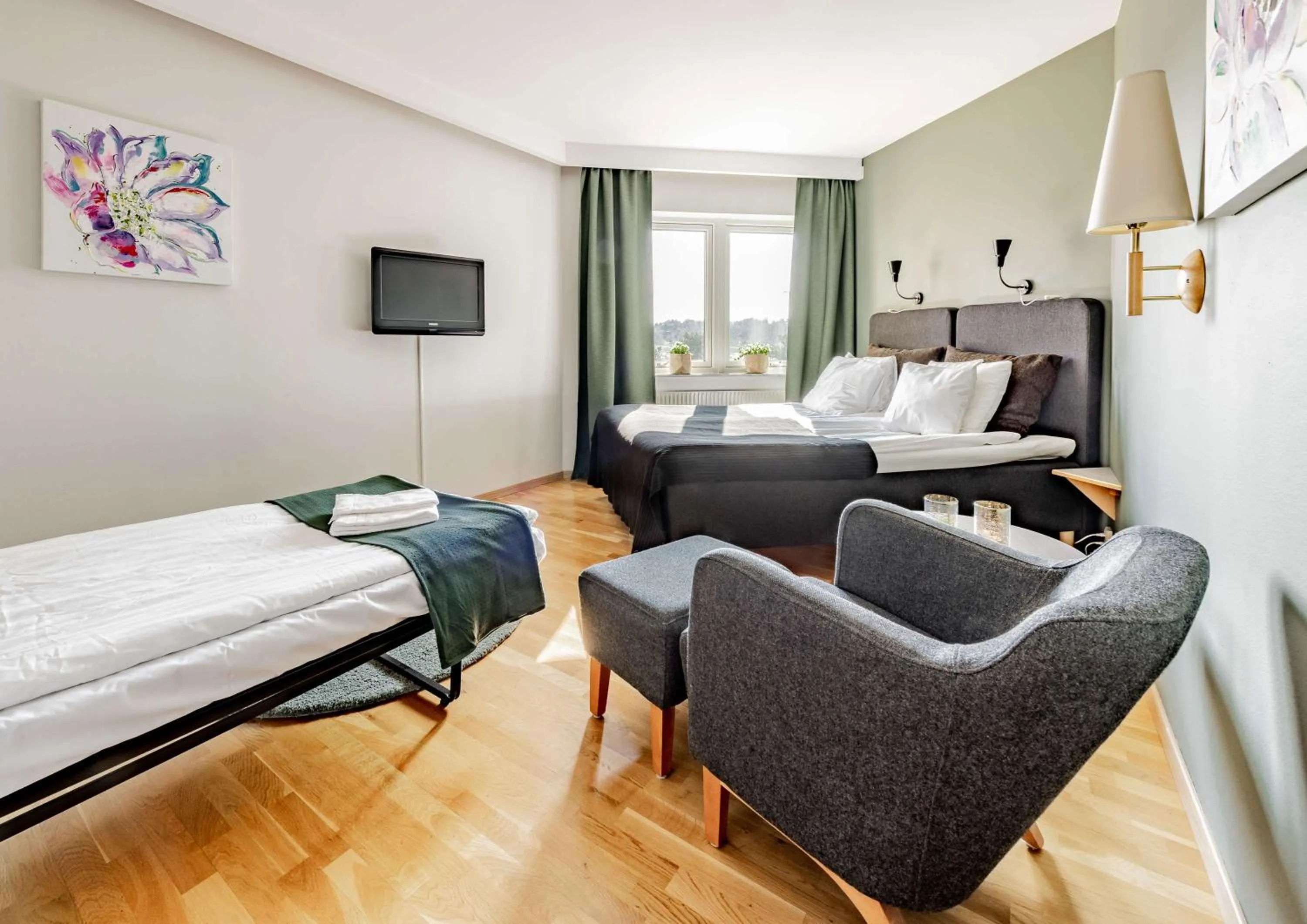 Living room, Bed in Best Western Hotel 23