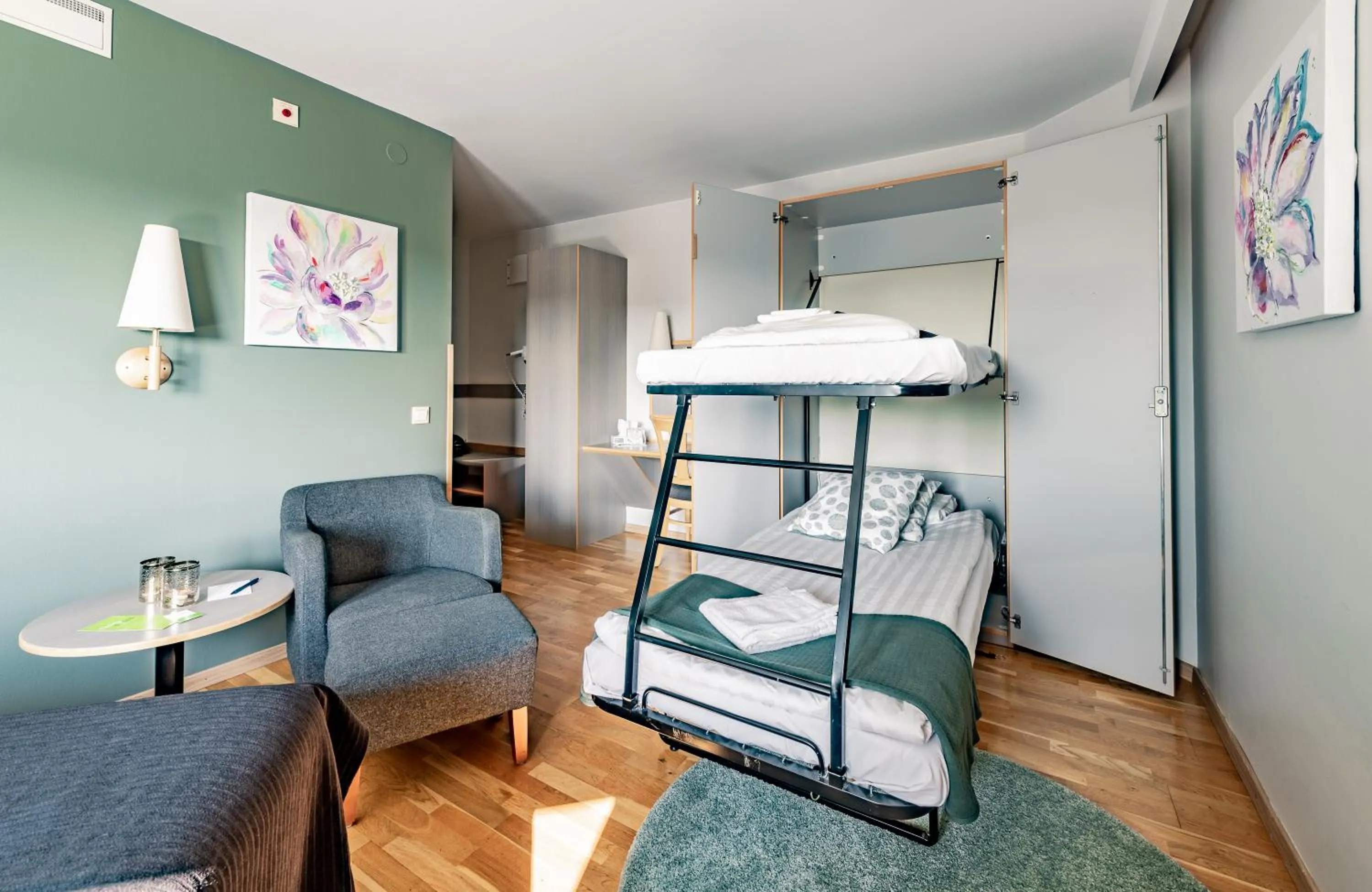 bunk bed, Bed in Best Western Hotel 23