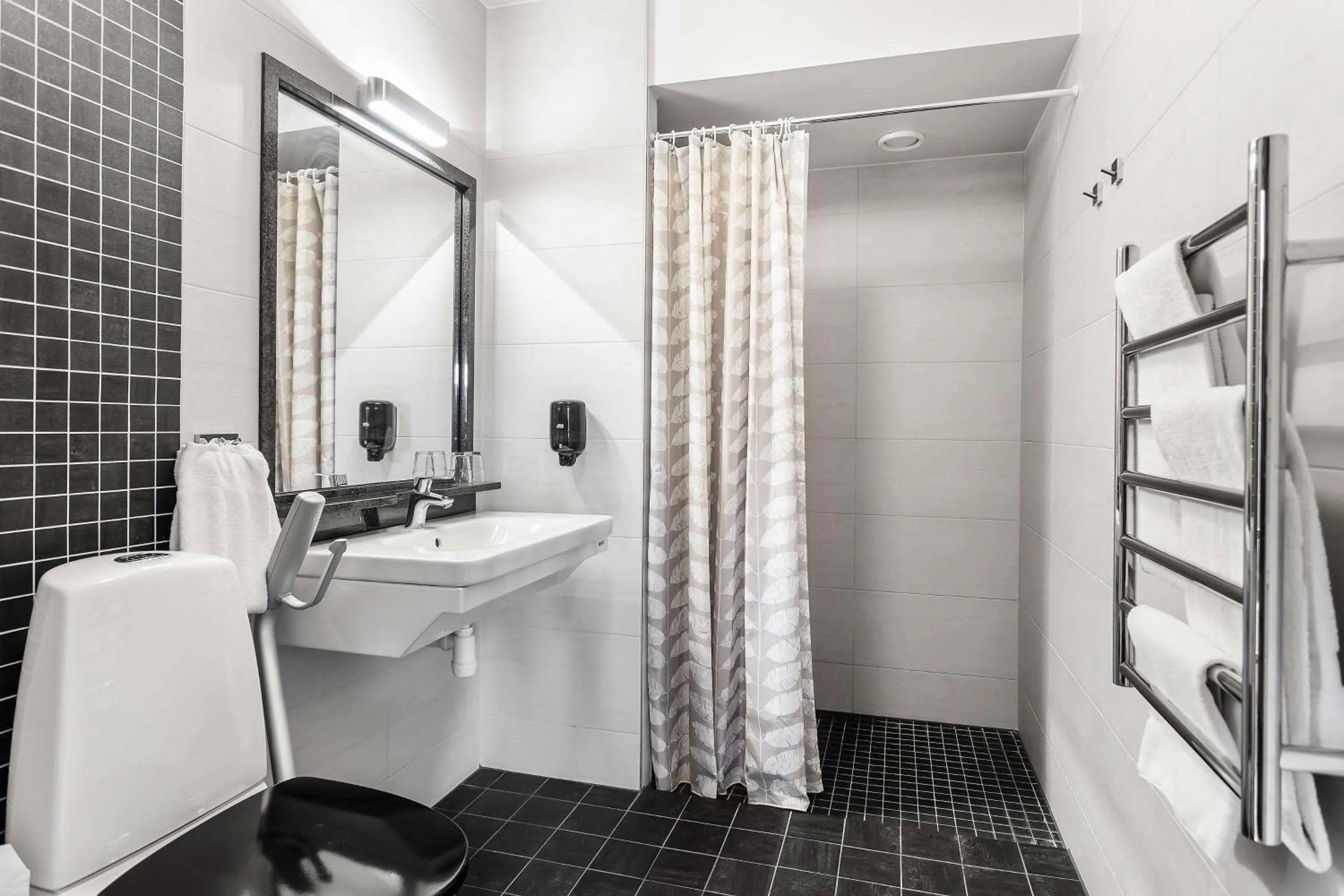 Bathroom in Best Western Hotel 23