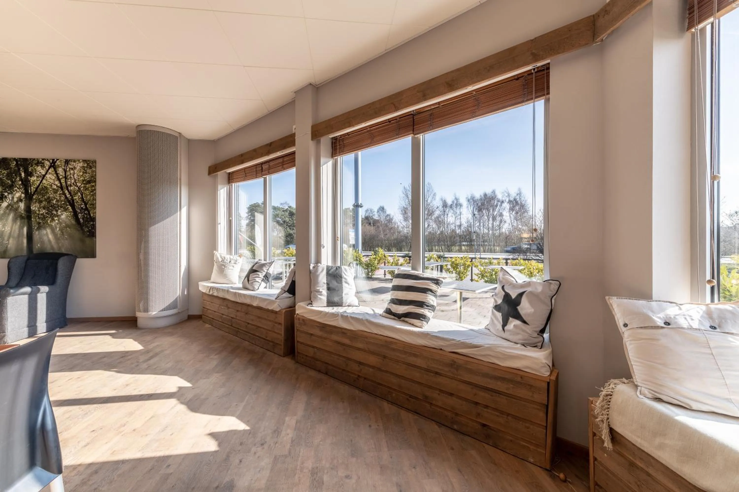 Communal lounge/ TV room in Best Western Hotel 23