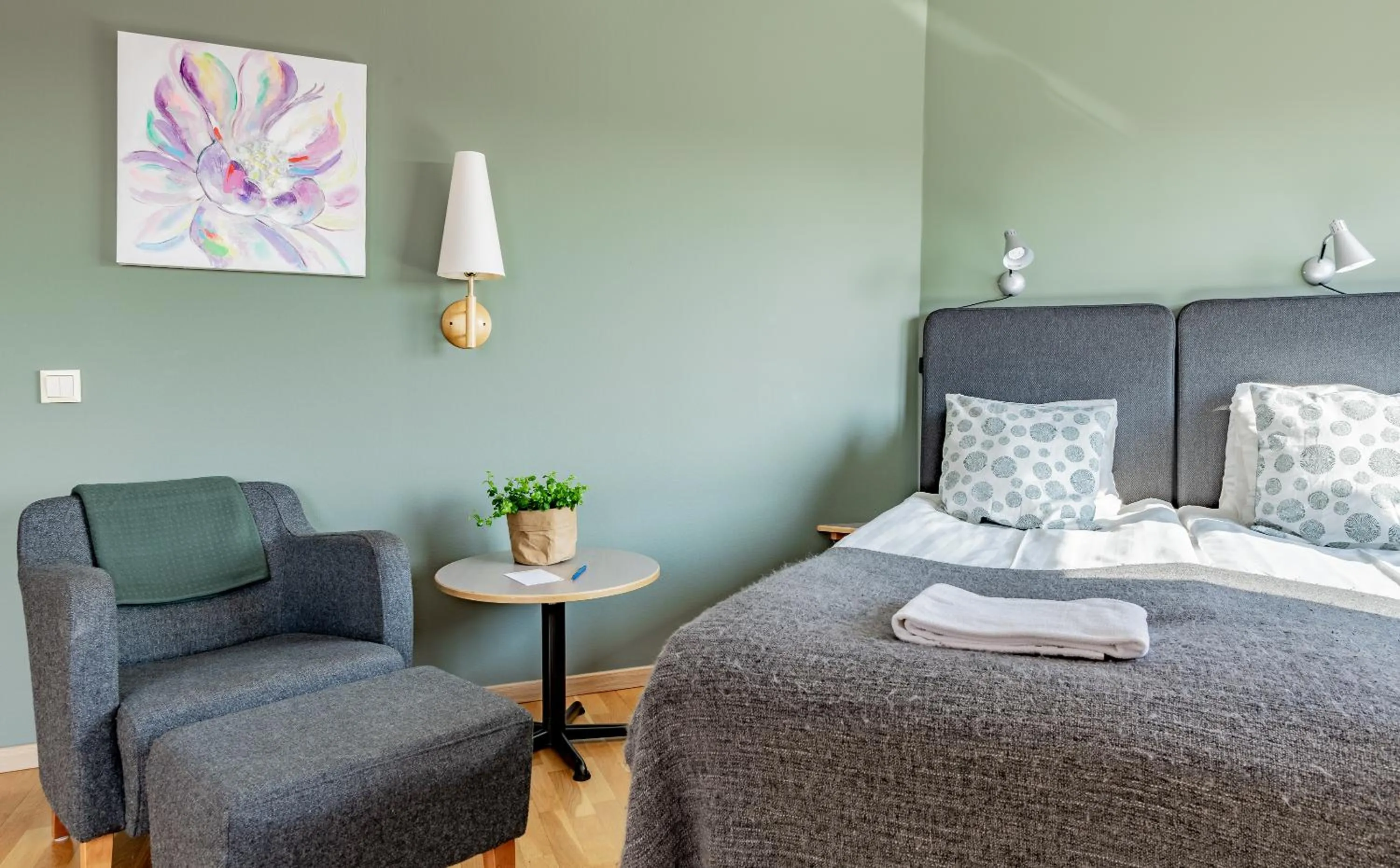 Bed in Best Western Hotel 23