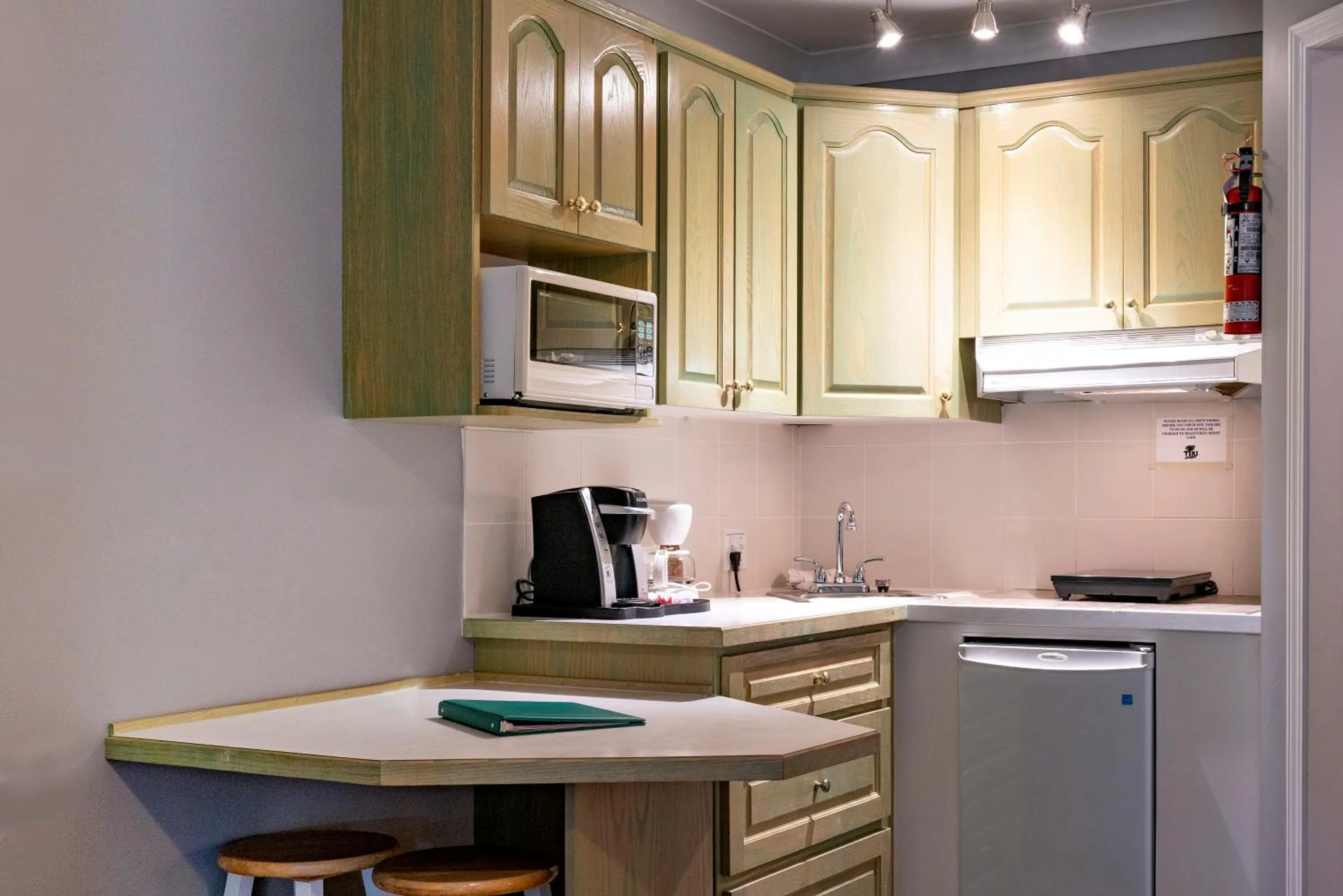 Coffee/tea facilities in Tiki Shores Inn & Suites