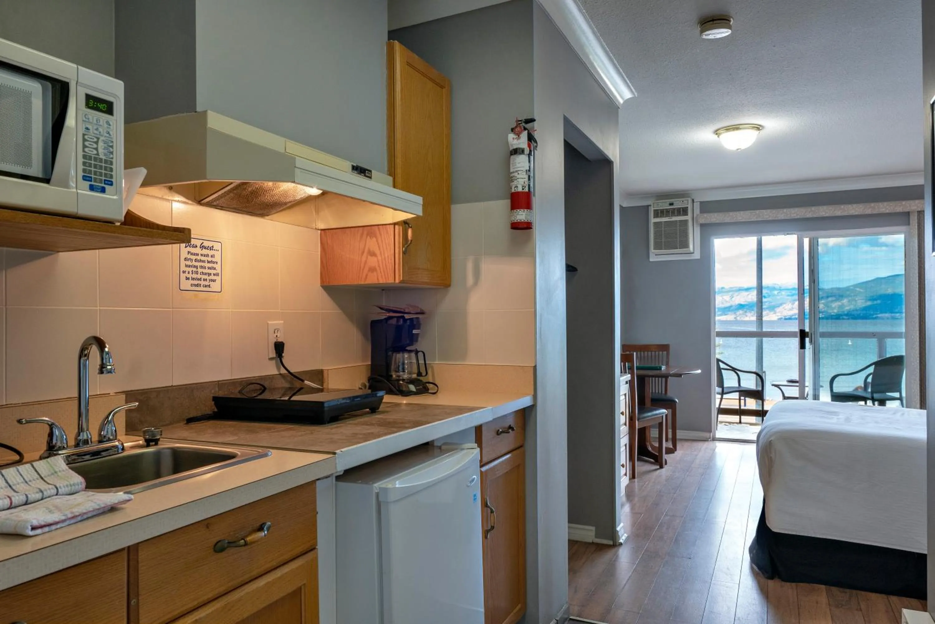 Coffee/tea facilities in Tiki Shores Inn & Suites