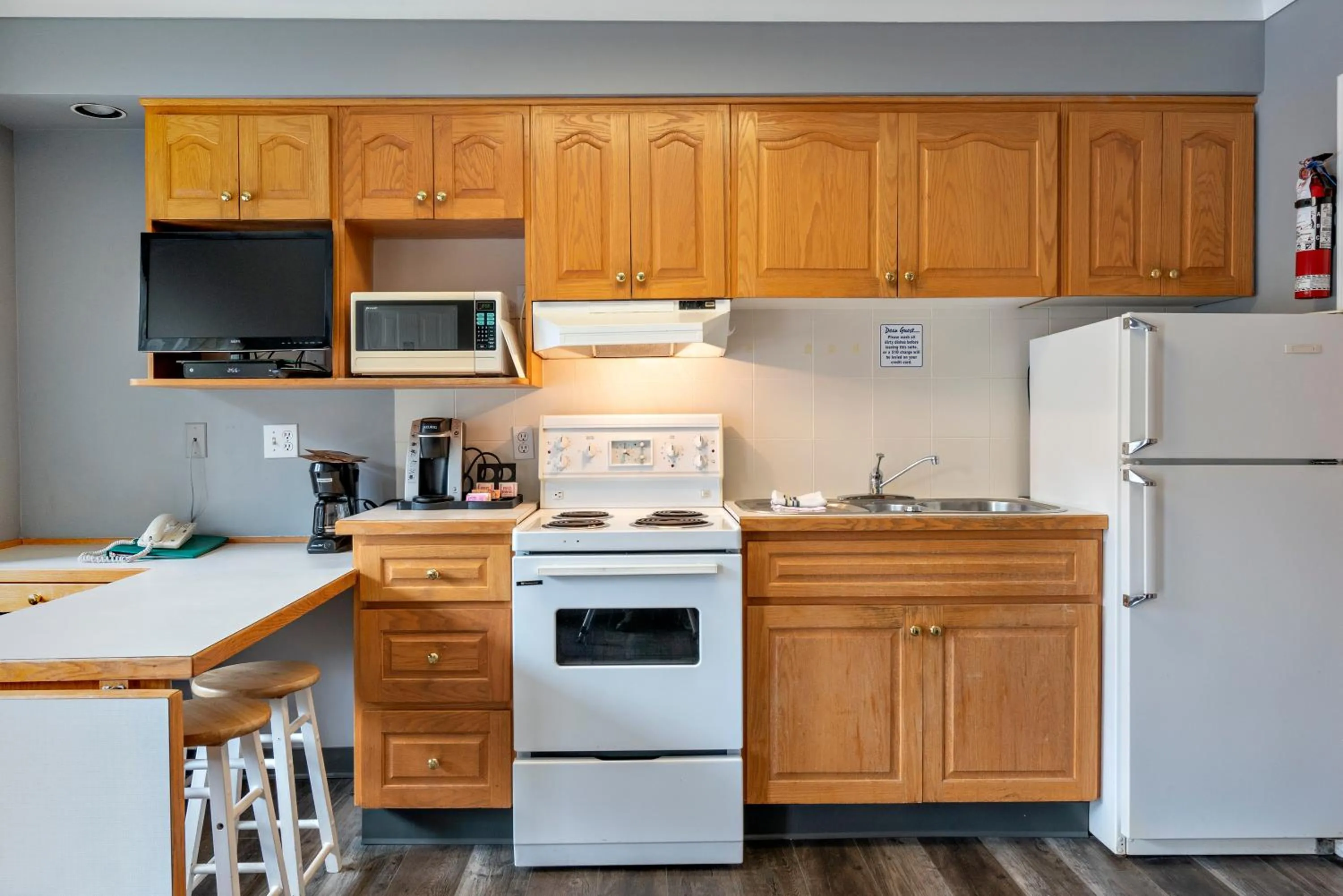 Coffee/tea facilities in Tiki Shores Inn & Suites