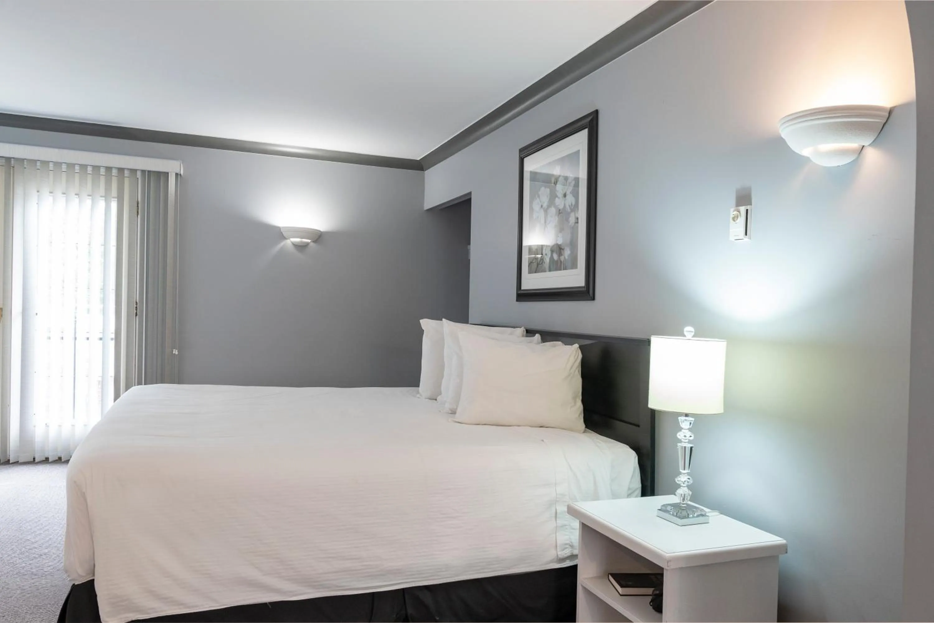 Bed in Tiki Shores Inn & Suites