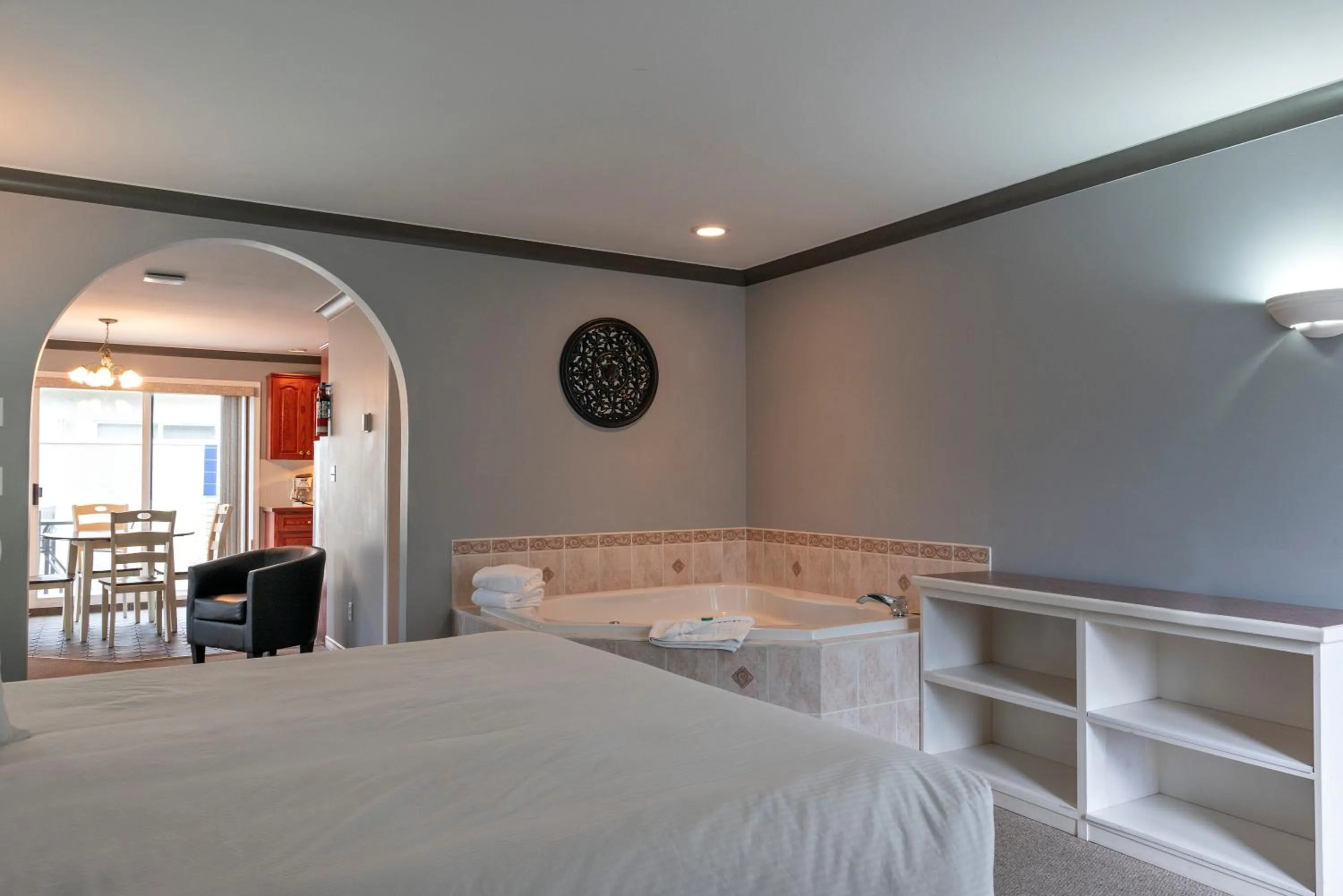 Bed in Tiki Shores Inn & Suites