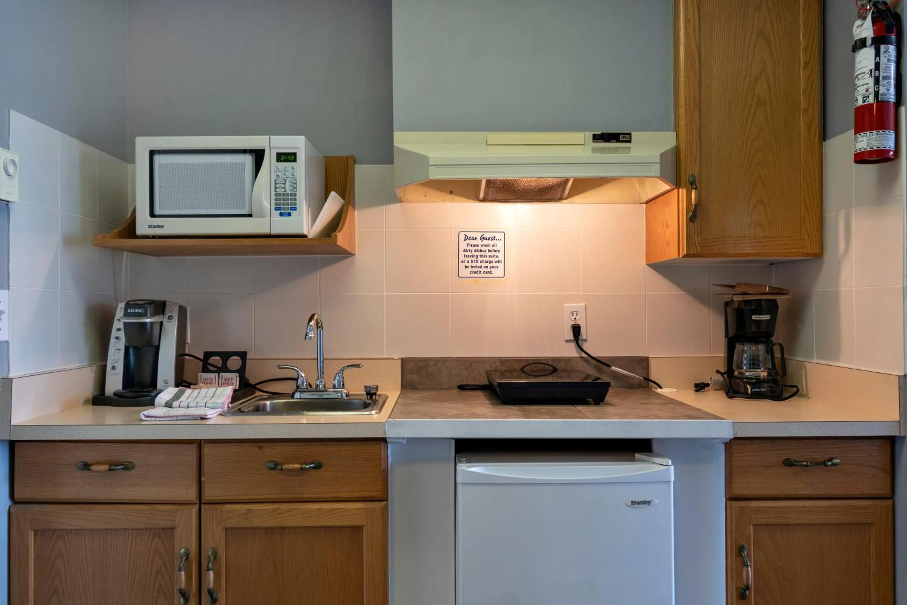 Coffee/tea facilities in Tiki Shores Inn & Suites