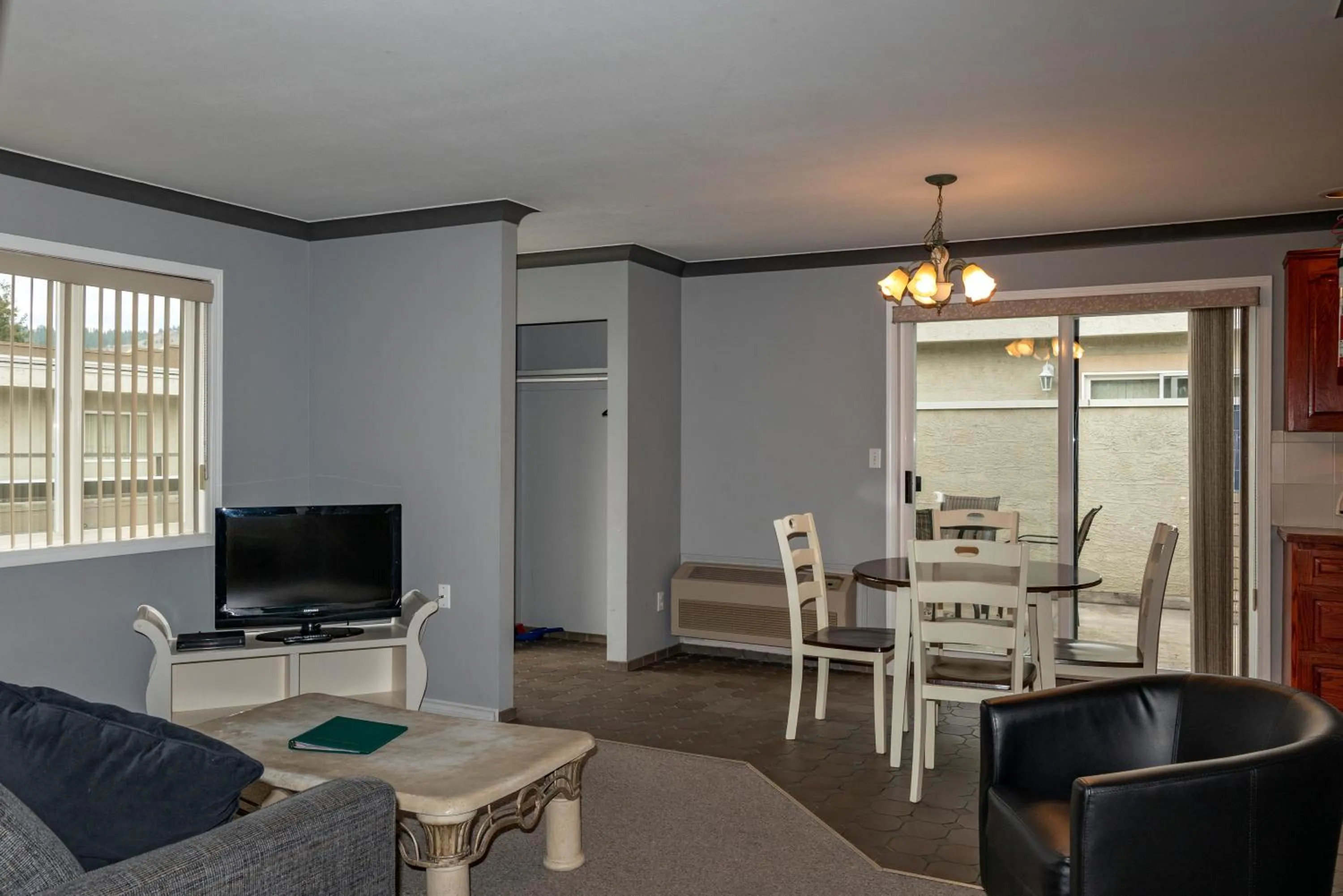 Living room in Tiki Shores Inn & Suites