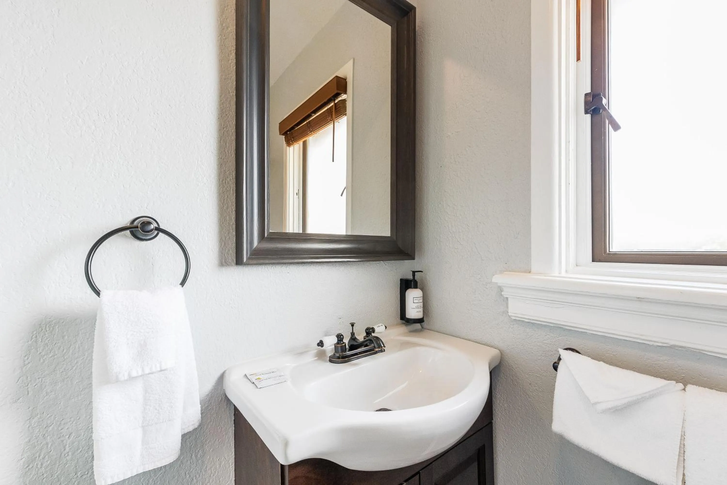 Bathroom in College Inn Hotel