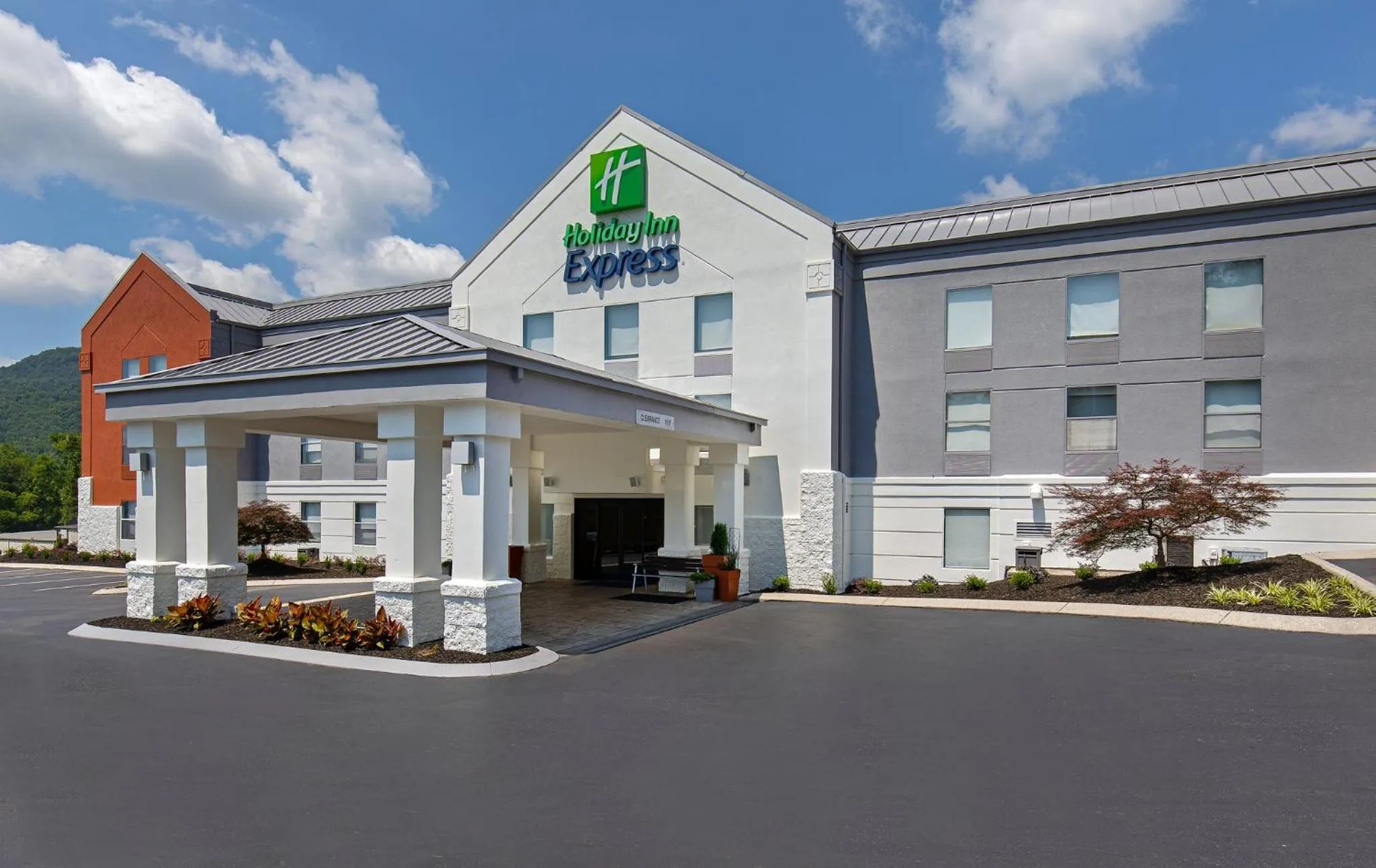 Property Building in Holiday Inn Express Hotel & Suites Kimball