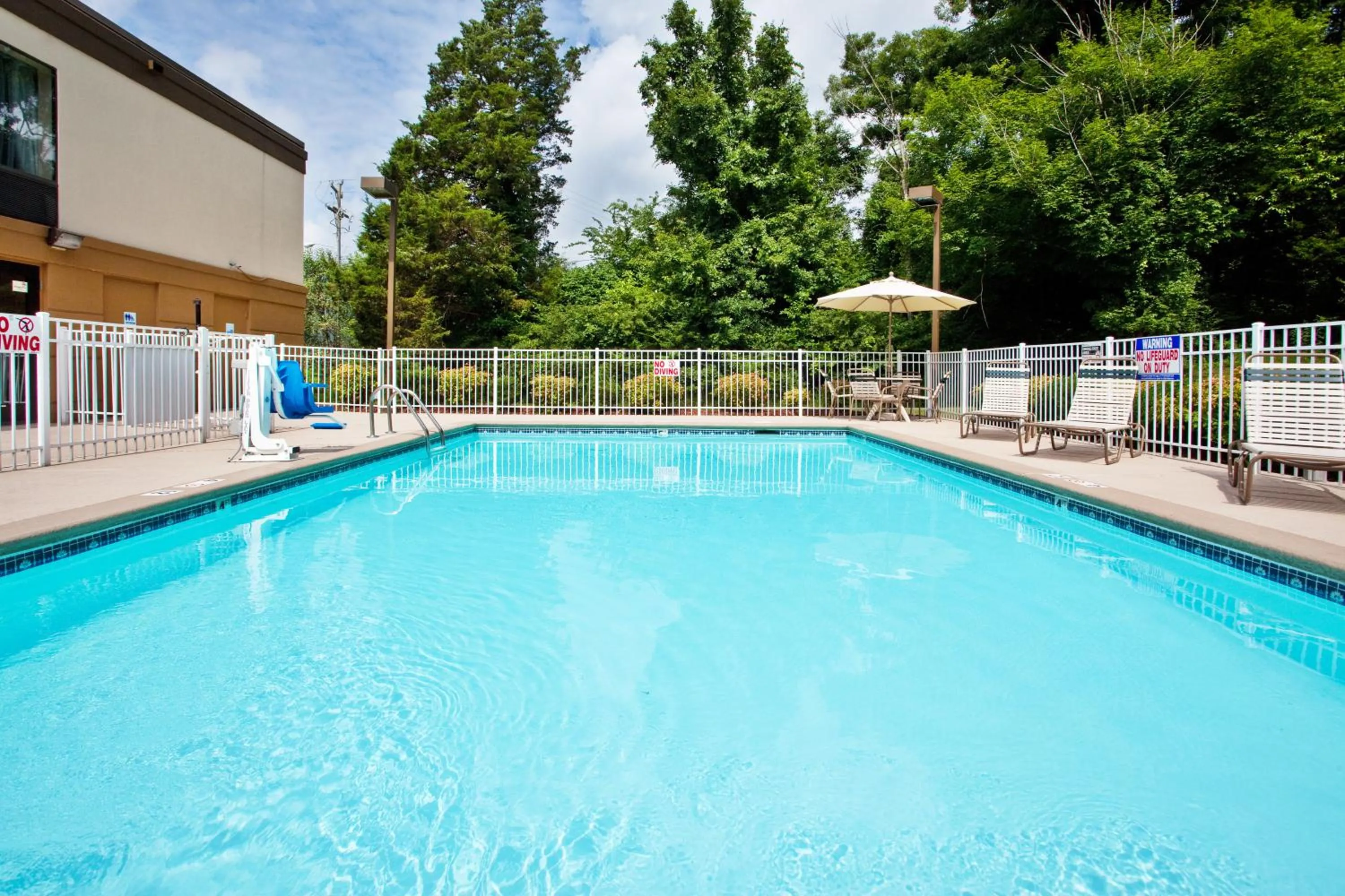 Swimming Pool in Holiday Inn Express Hotel & Suites Kimball