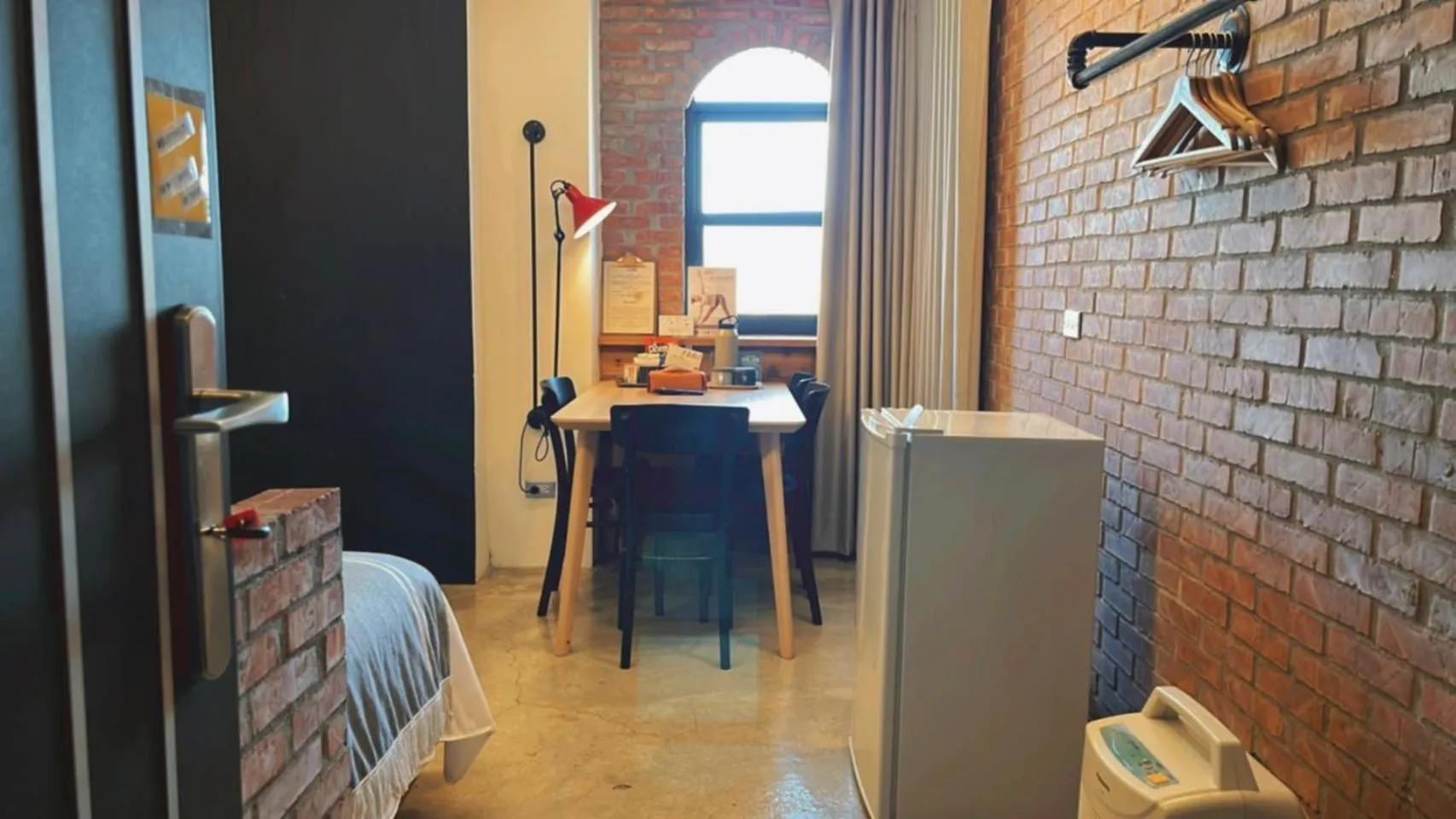 Dining area in Chill Roof Hotel