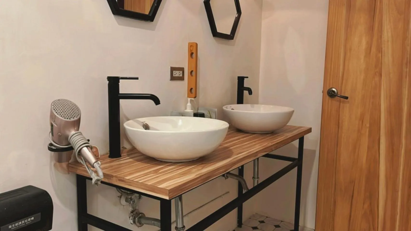 Bathroom in Chill Roof Hotel