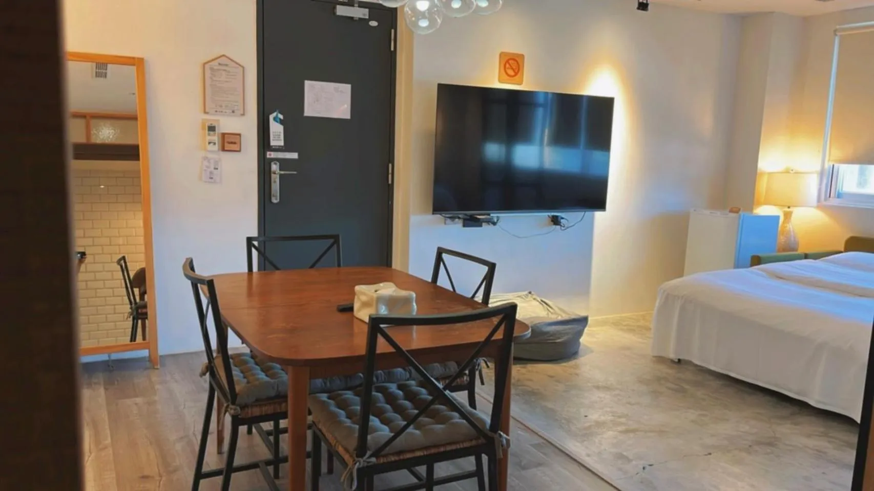 Photo of the whole room, Bed in Chill Roof Hotel