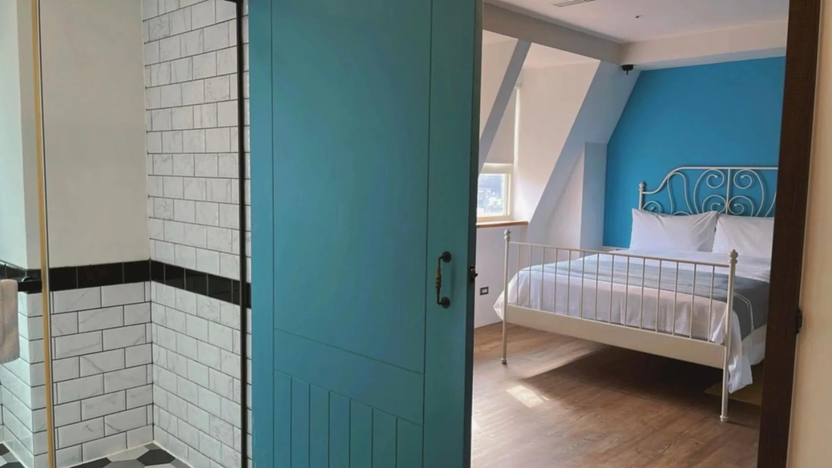 Photo of the whole room, Bed in Chill Roof Hotel