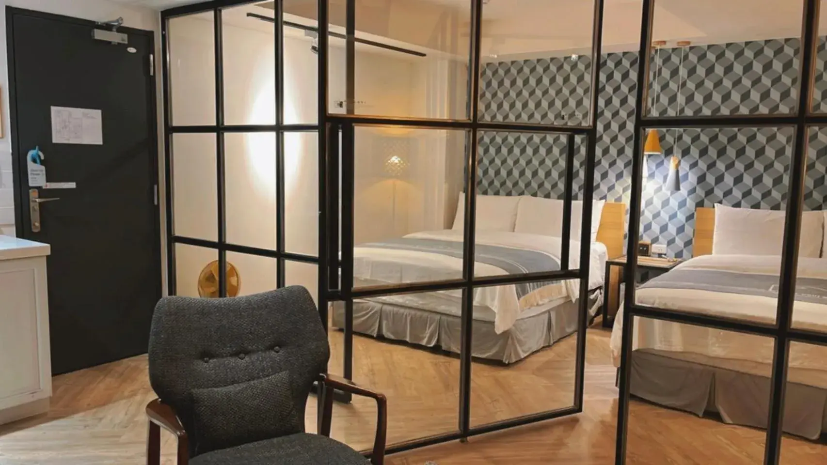 Deluxe Quadruple Room No. 8 Perfect Apartment in Chill Roof Hotel Deluxe Quadruple Room No. 8 Perfect Apartment in Chill Roof Hotel