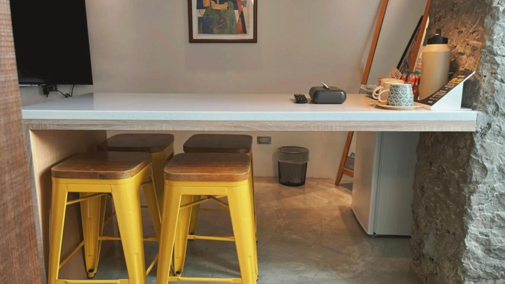 Dining area in Chill Roof Hotel