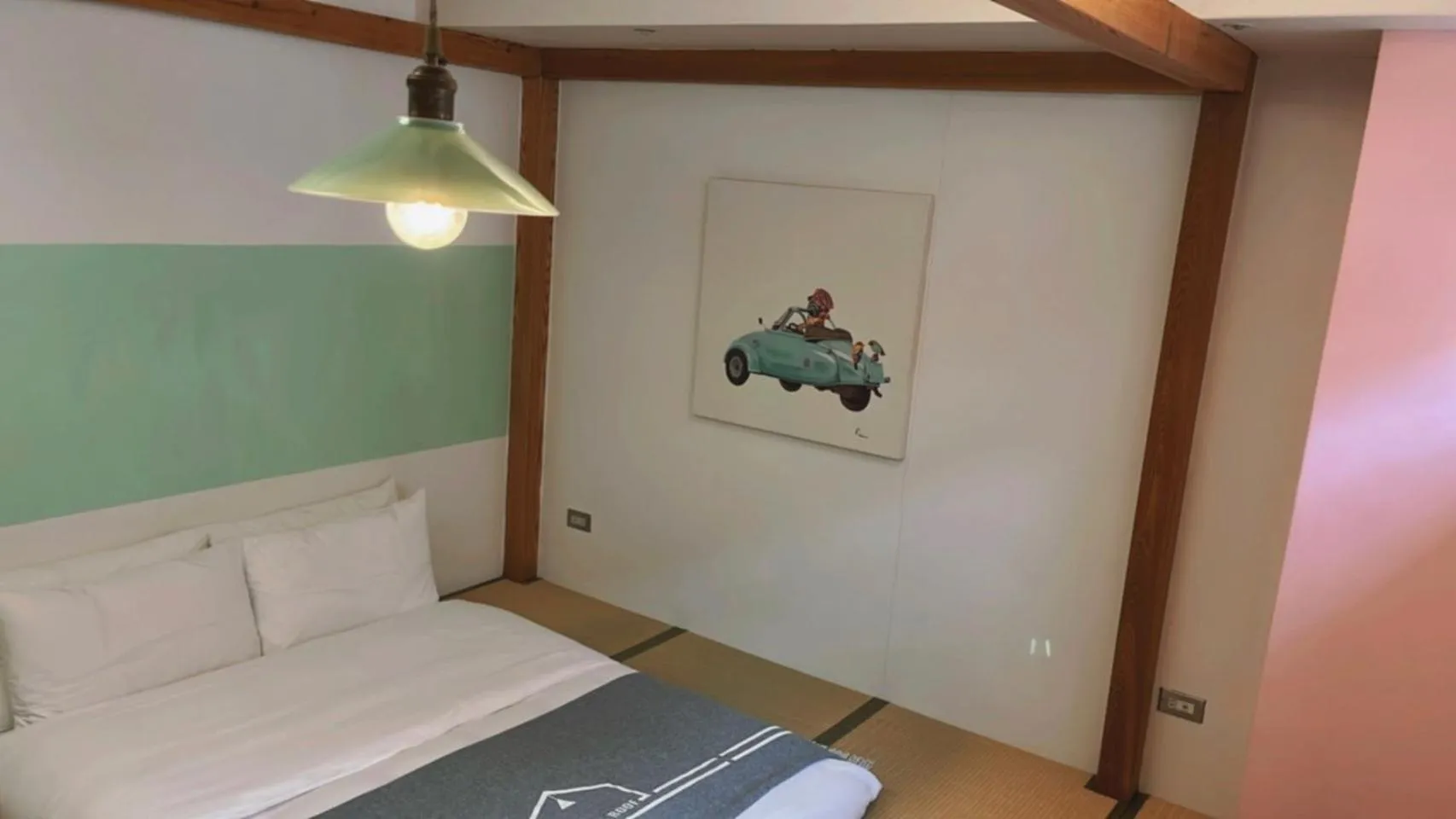 Photo of the whole room, Bed in Chill Roof Hotel