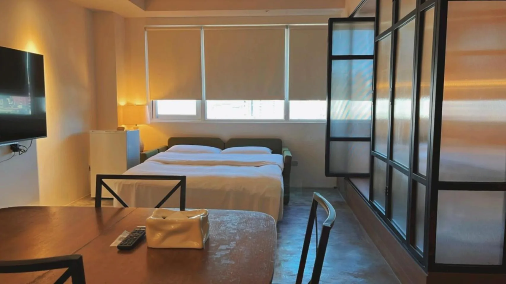 Photo of the whole room, Bed in Chill Roof Hotel