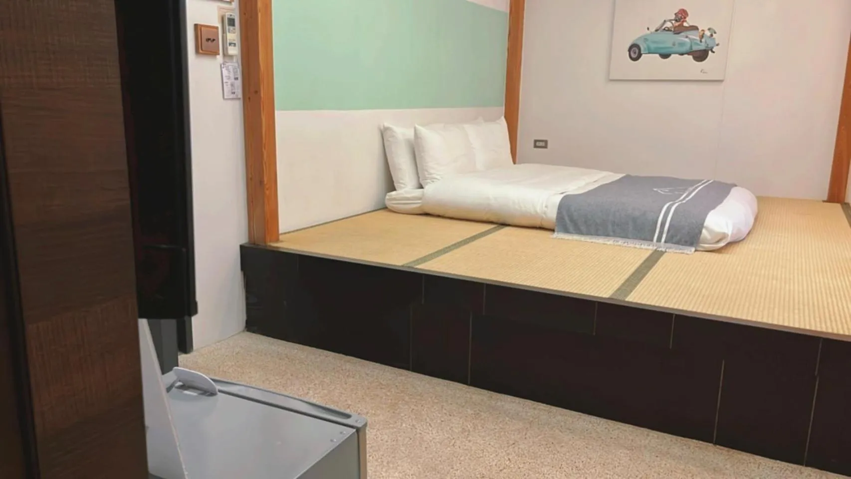 Photo of the whole room, Bed in Chill Roof Hotel