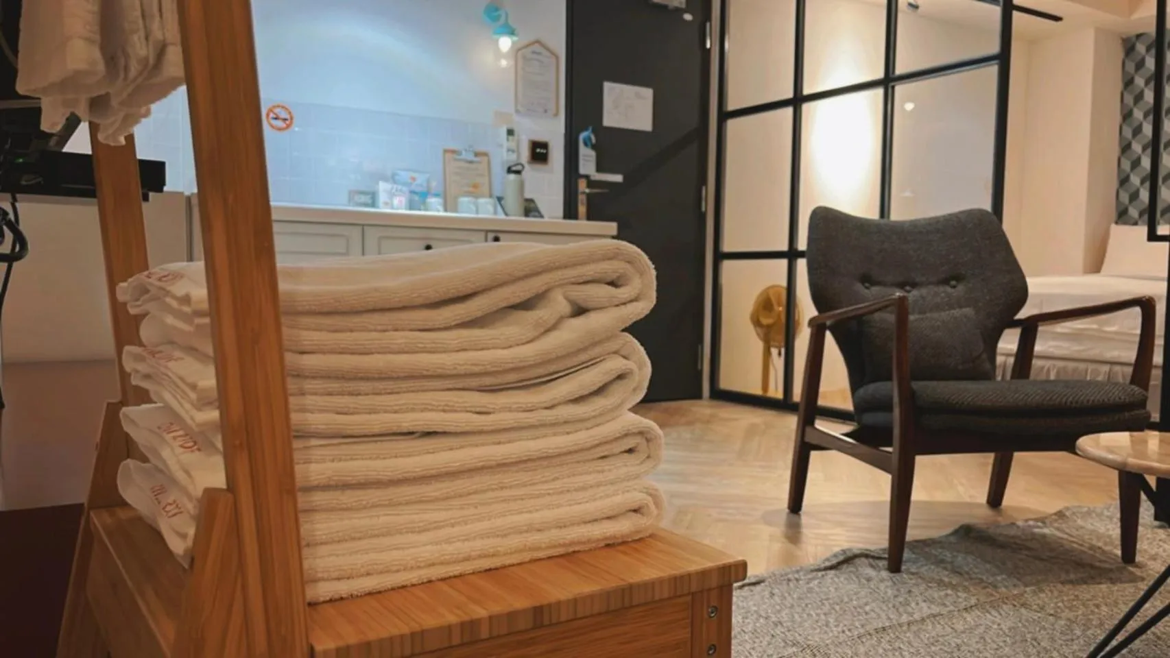 Living room in Chill Roof Hotel