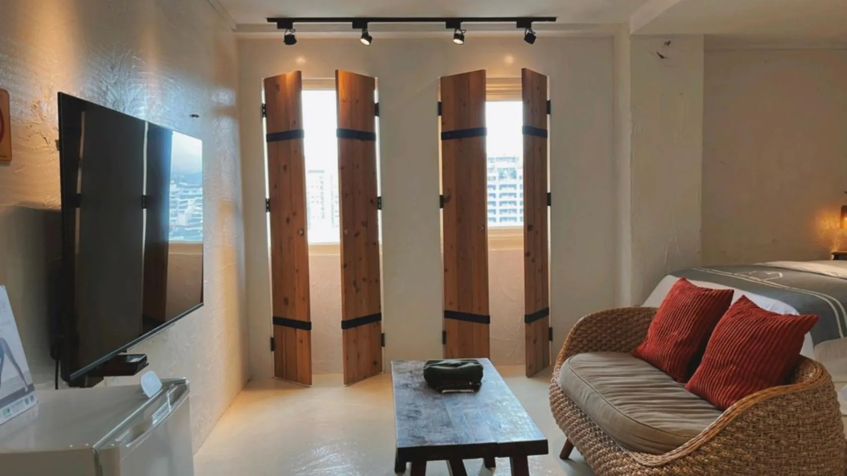 TV and multimedia in Chill Roof Hotel