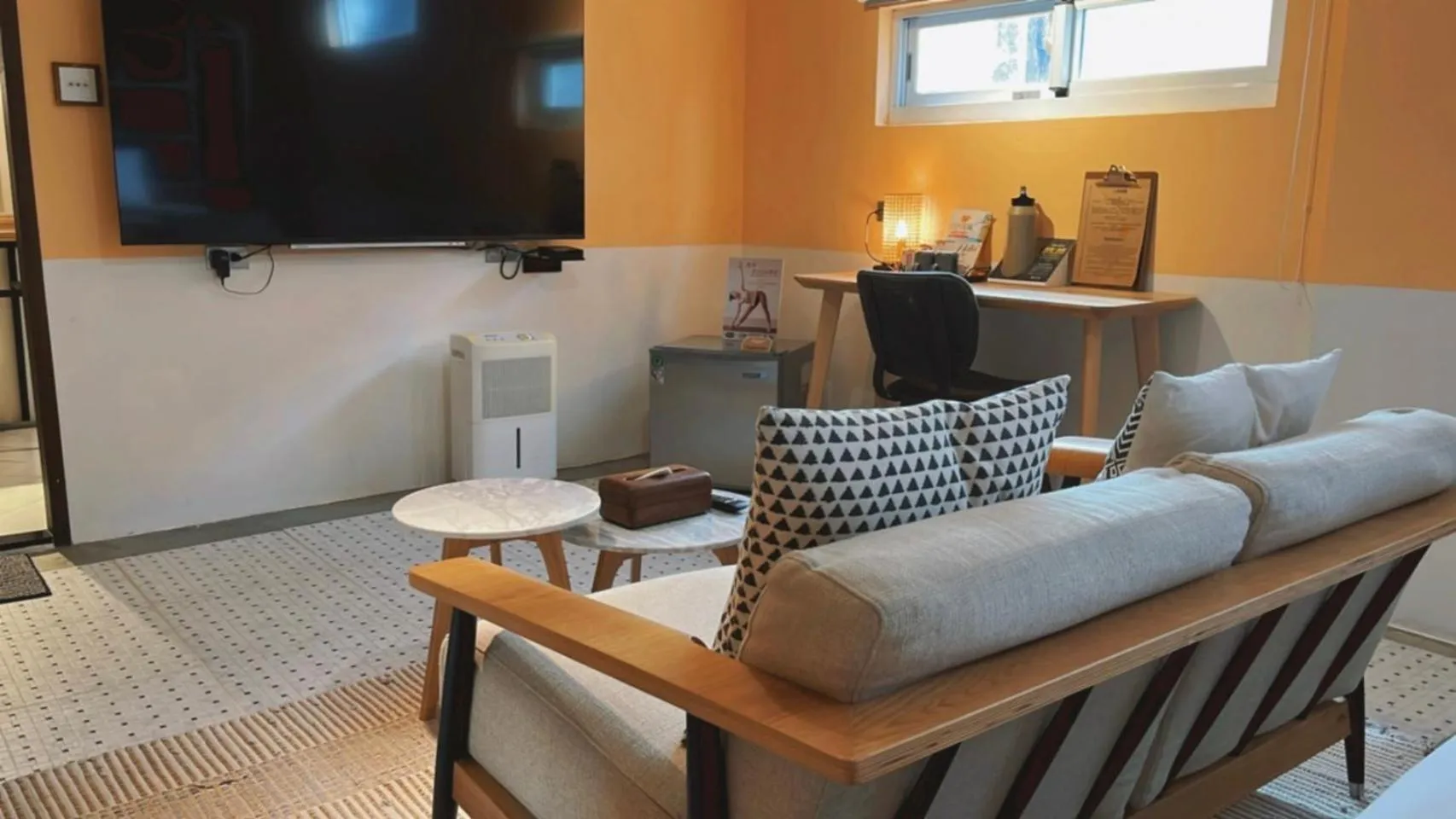 Living room in Chill Roof Hotel