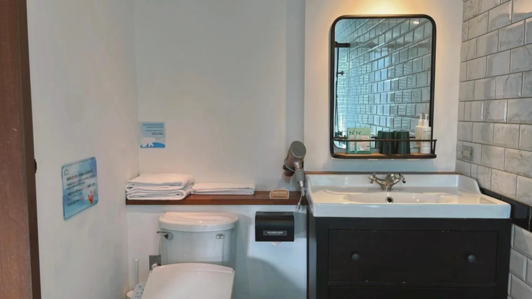 Toilet in Chill Roof Hotel