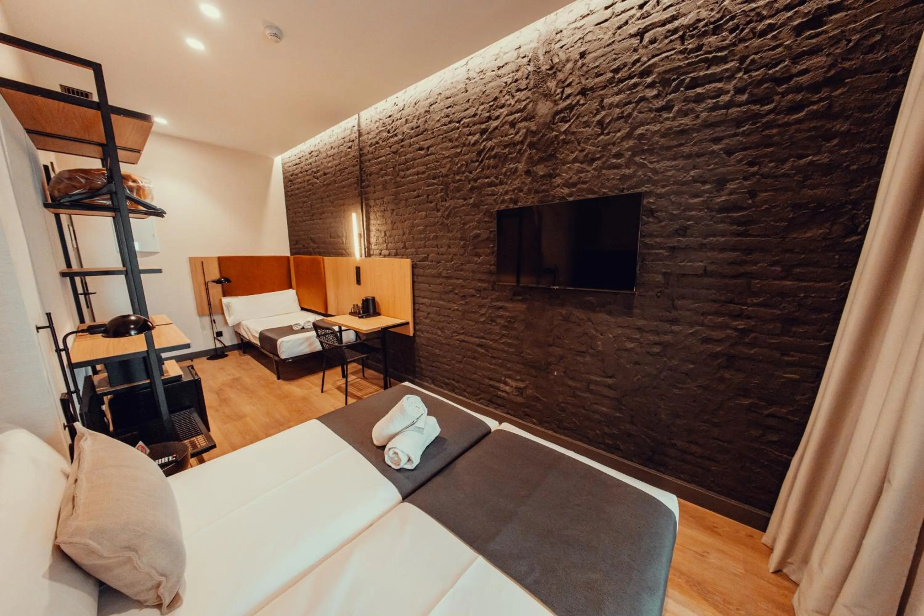 Photo of the whole room, Bed in Hotel Transit