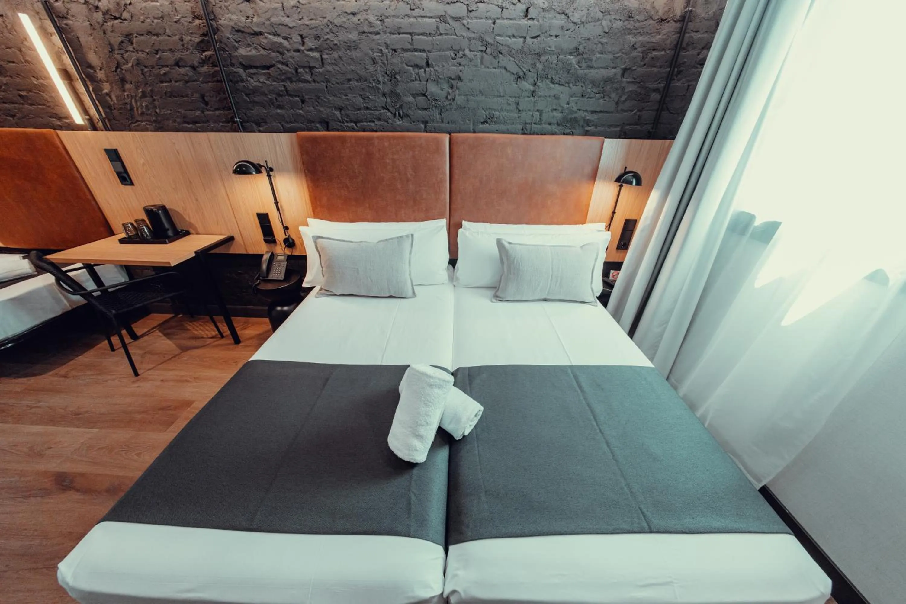 Photo of the whole room, Bed in Hotel Transit