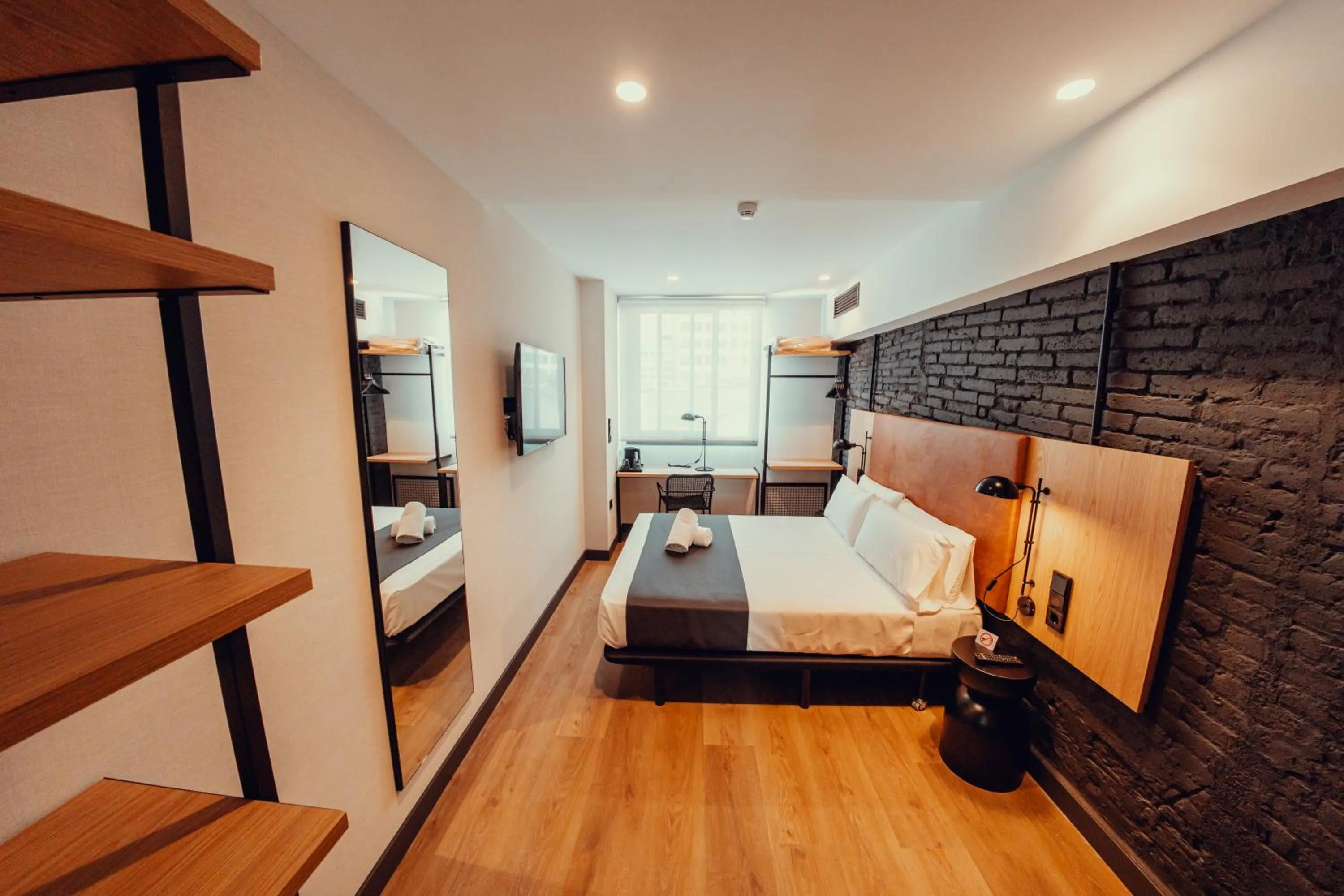 Photo of the whole room, Bed in Hotel Transit