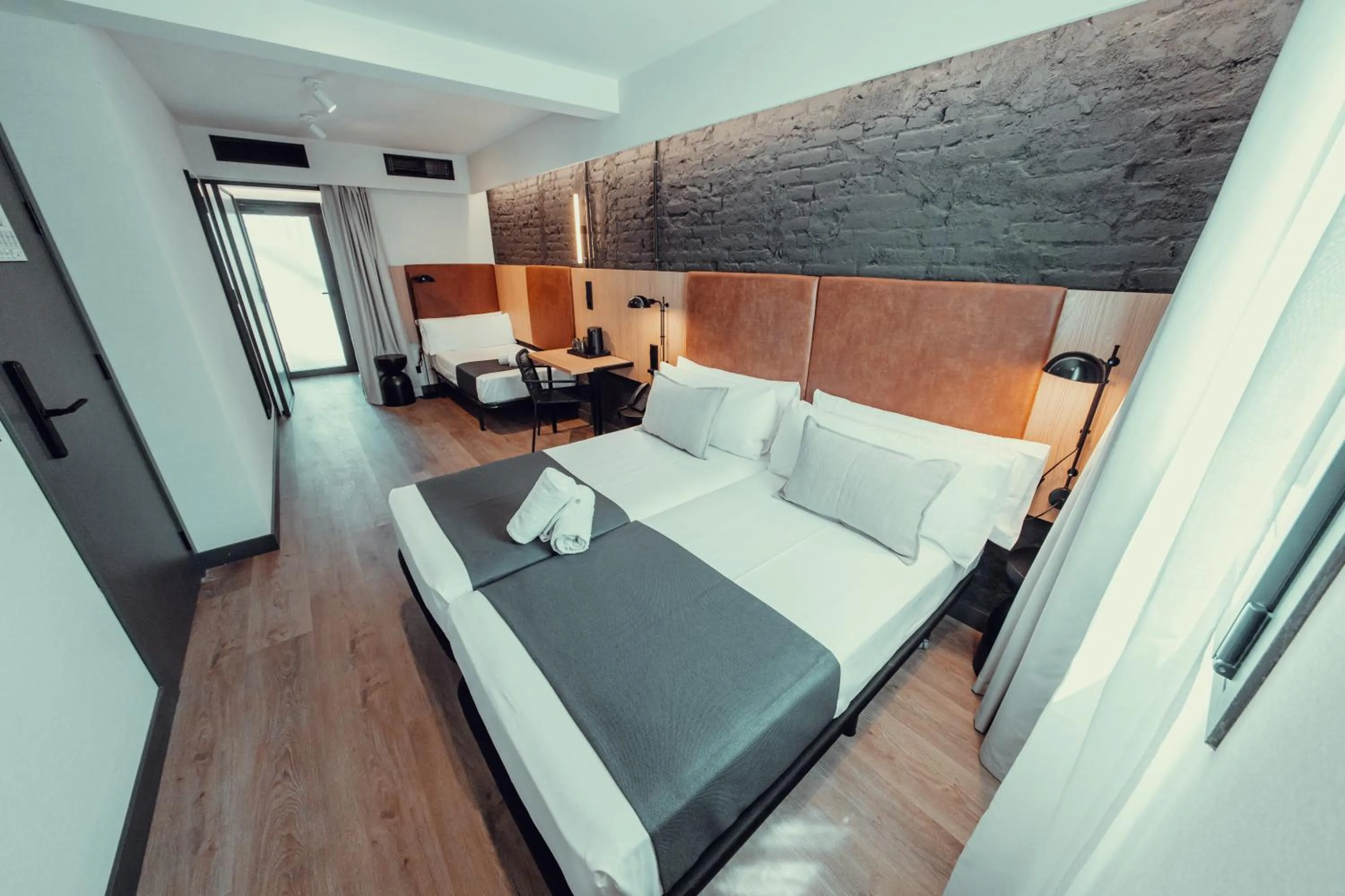 Photo of the whole room, Bed in Hotel Transit