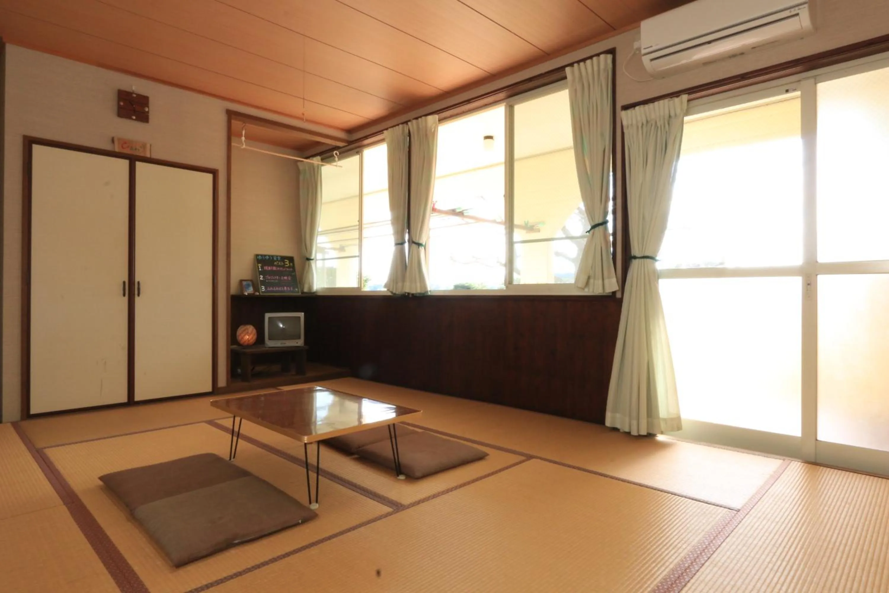 Photo of the whole room in Tanegashima Minshuku Yuyu
