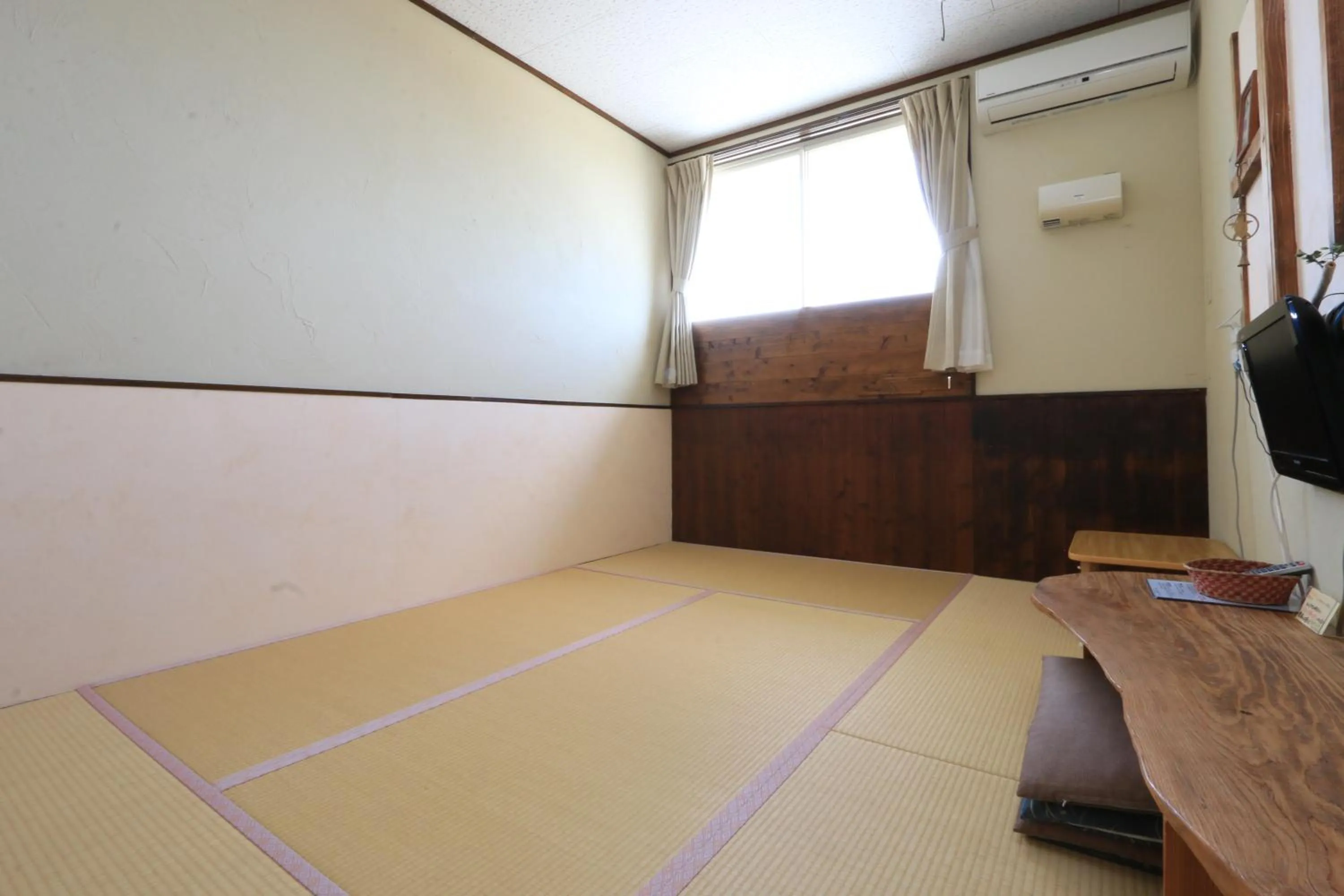 Photo of the whole room in Tanegashima Minshuku Yuyu