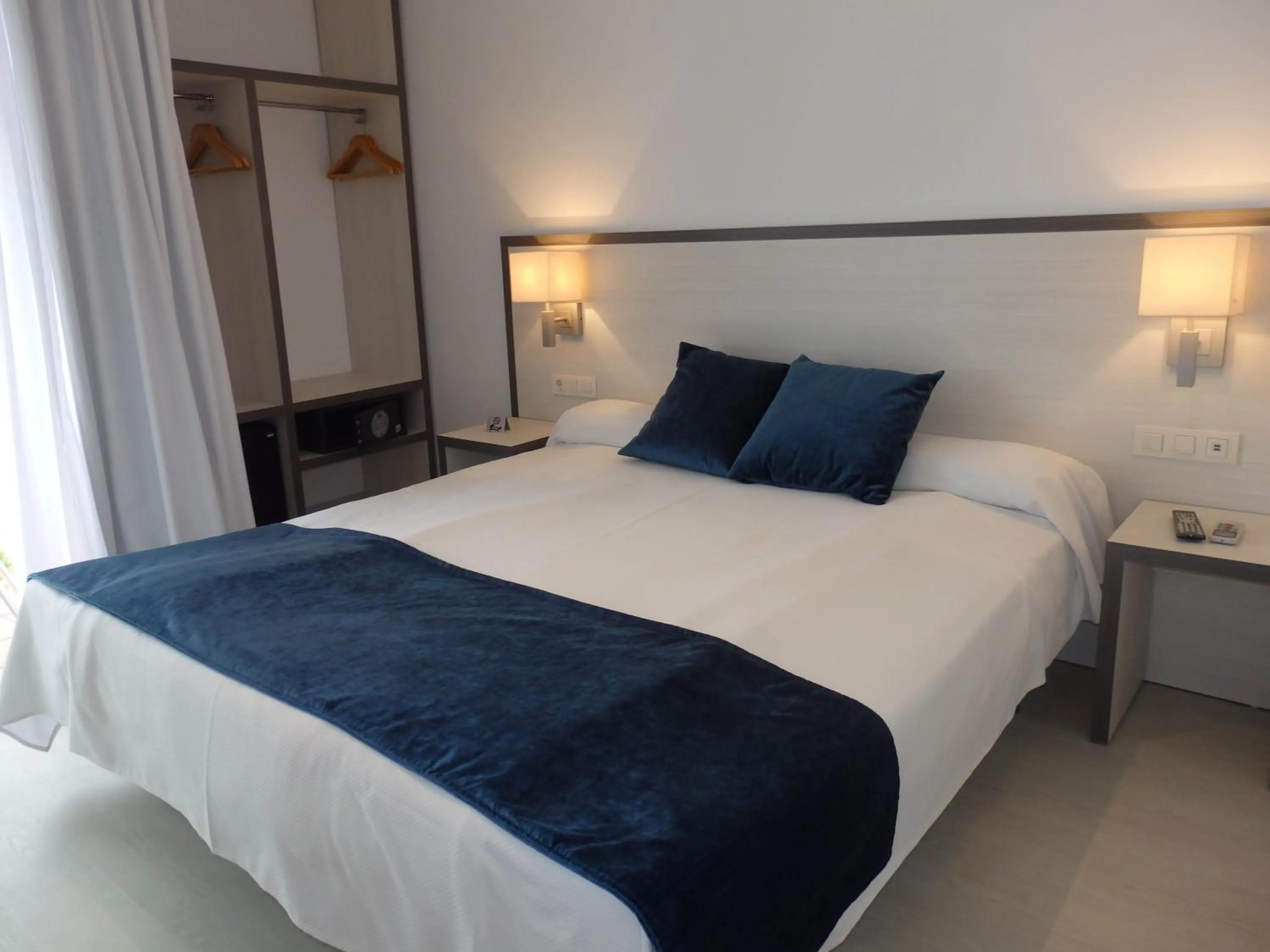 Bed in Parrots Sitges Hotel