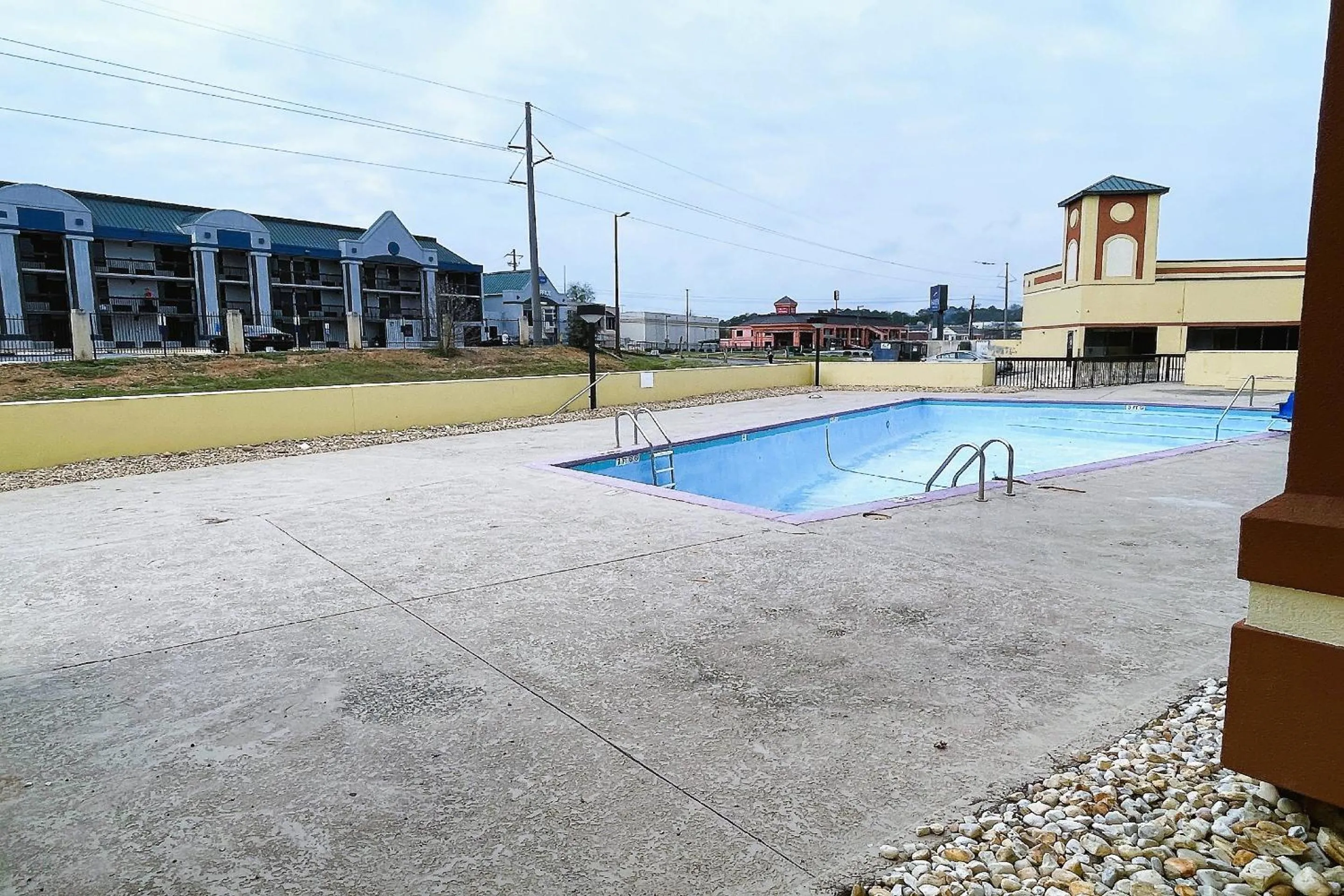 Swimming Pool in My Homes Macon North I-75 By OYO