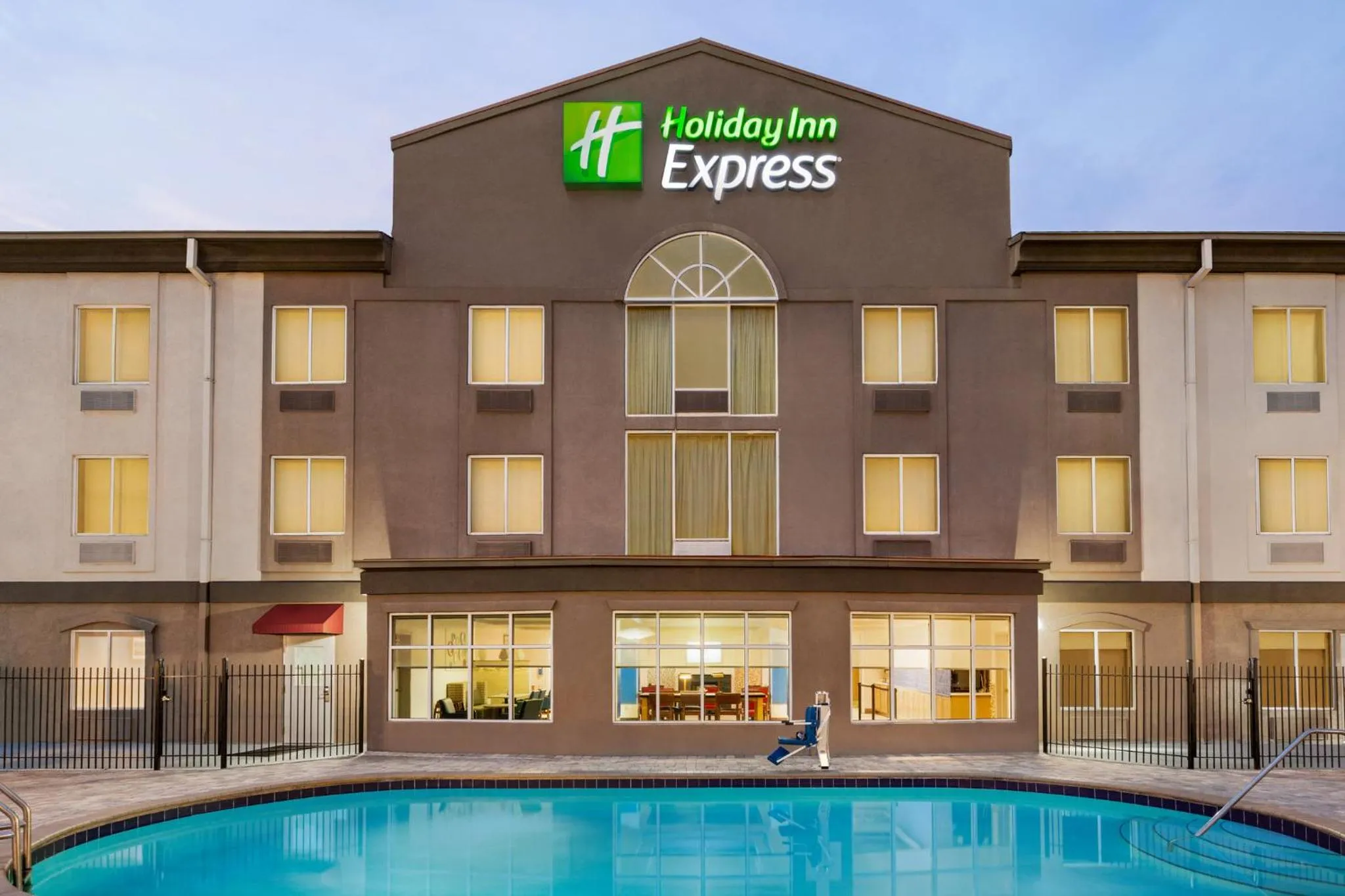 Swimming pool in Holiday Inn Express Hotel & Suites Live Oak by IHG