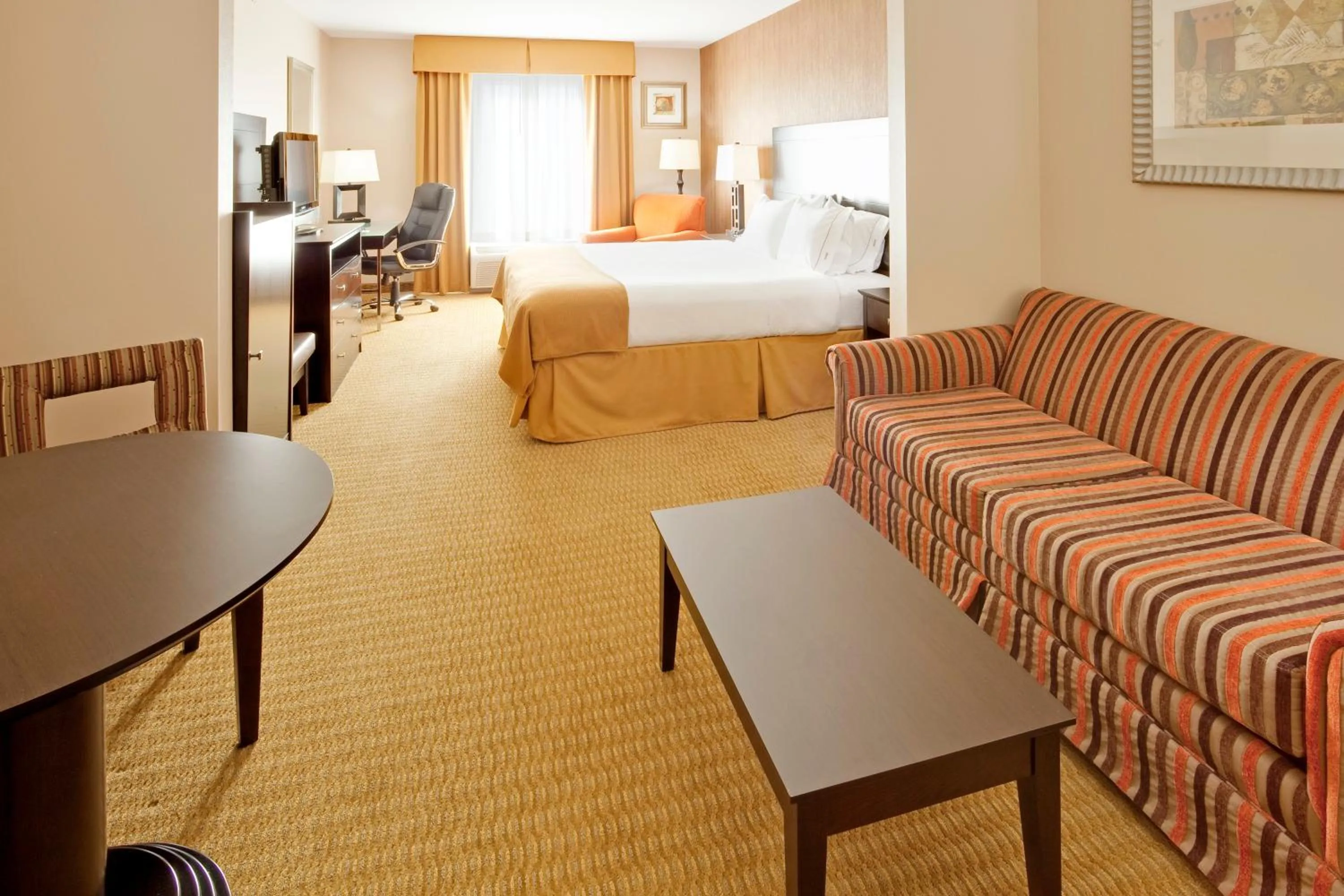 Bedroom, Bed in Holiday Inn Express Hotel & Suites Lebanon by IHG