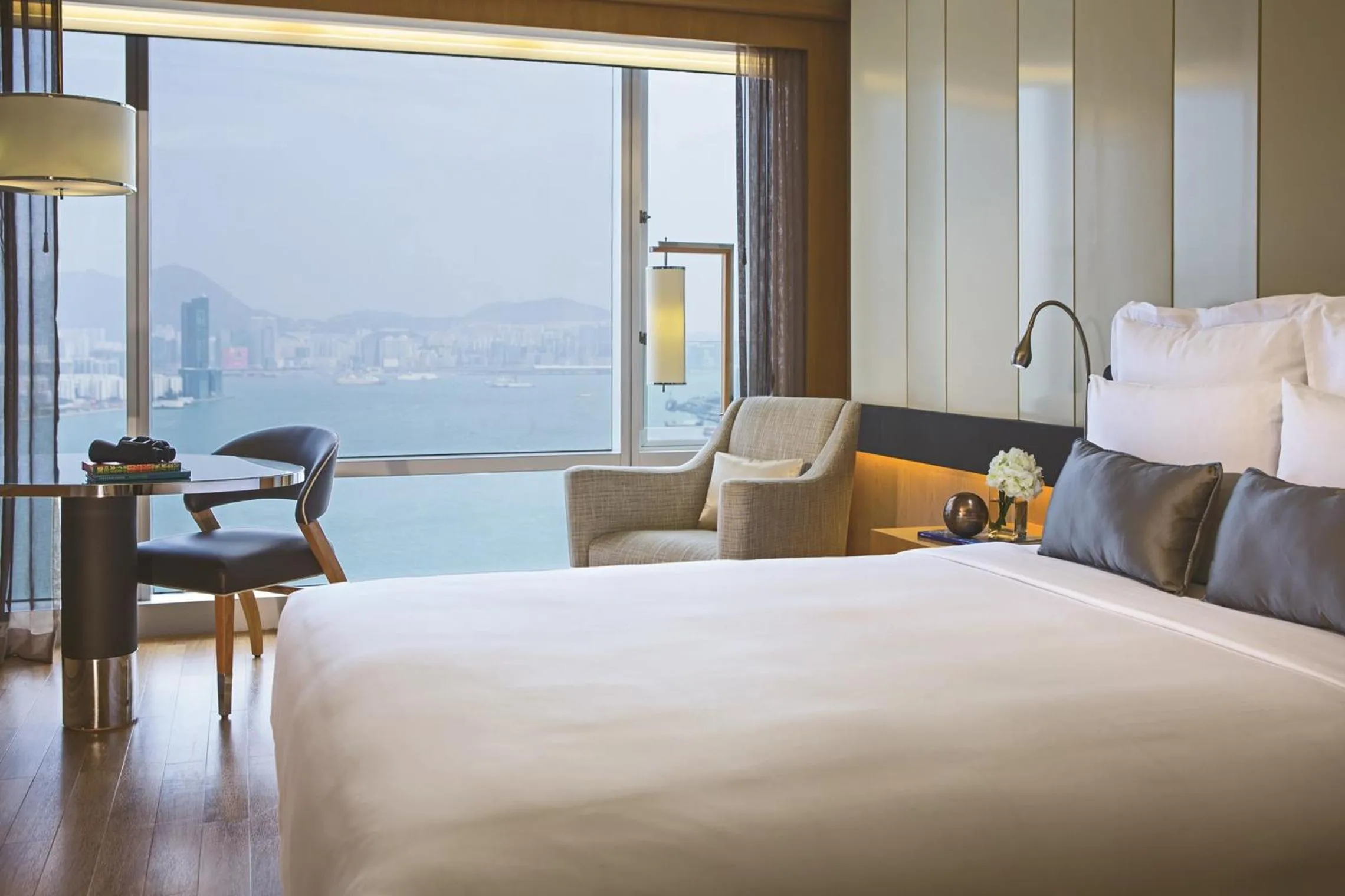 Bed in Renaissance Hong Kong Harbour View Hotel